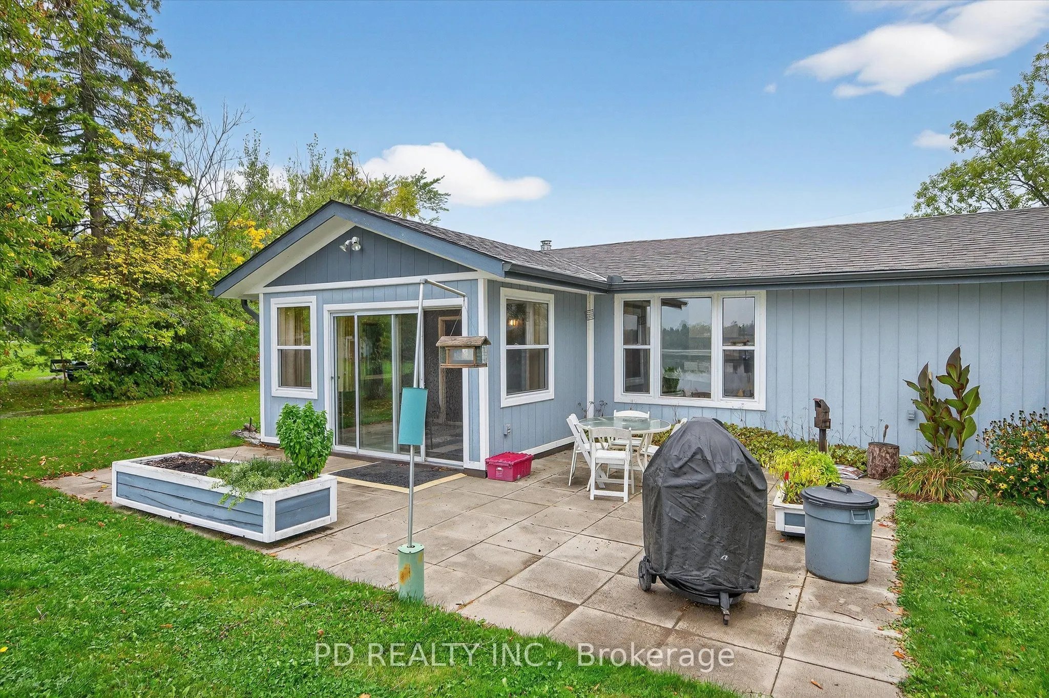 11 Charlotte Crescent