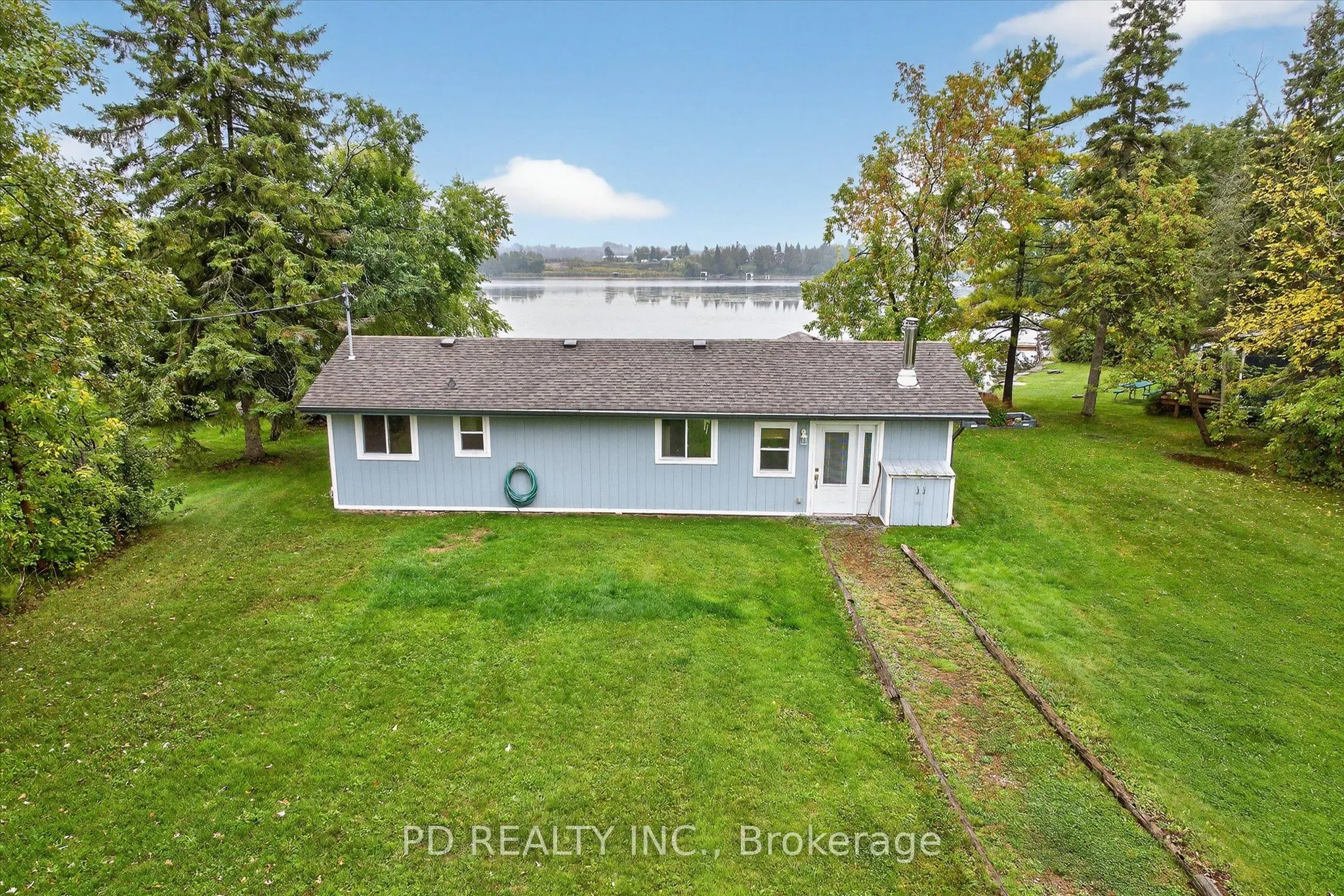 11 Charlotte Crescent