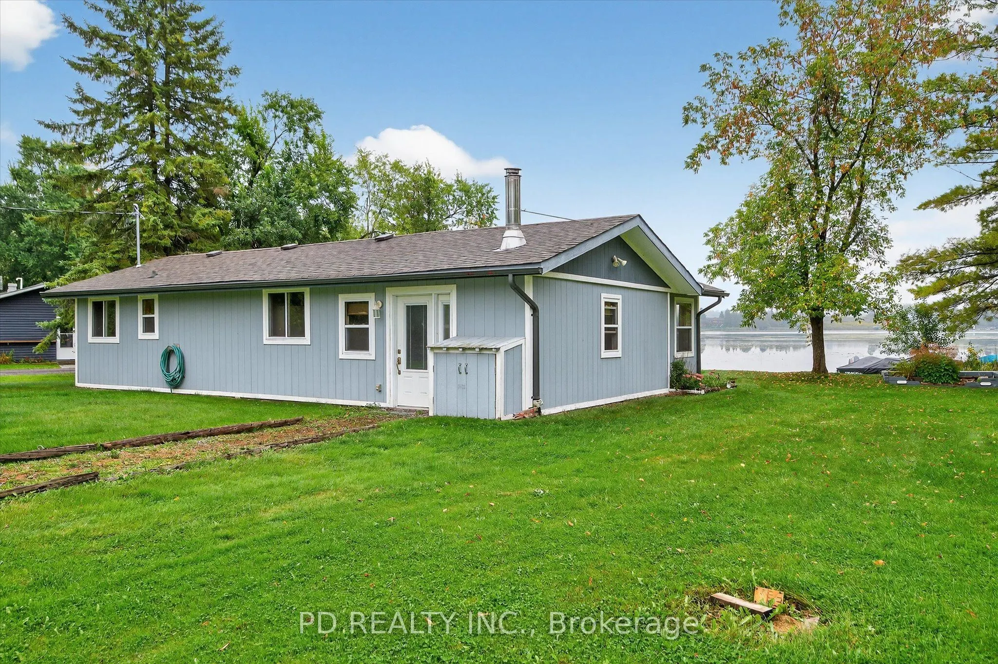 11 Charlotte Crescent