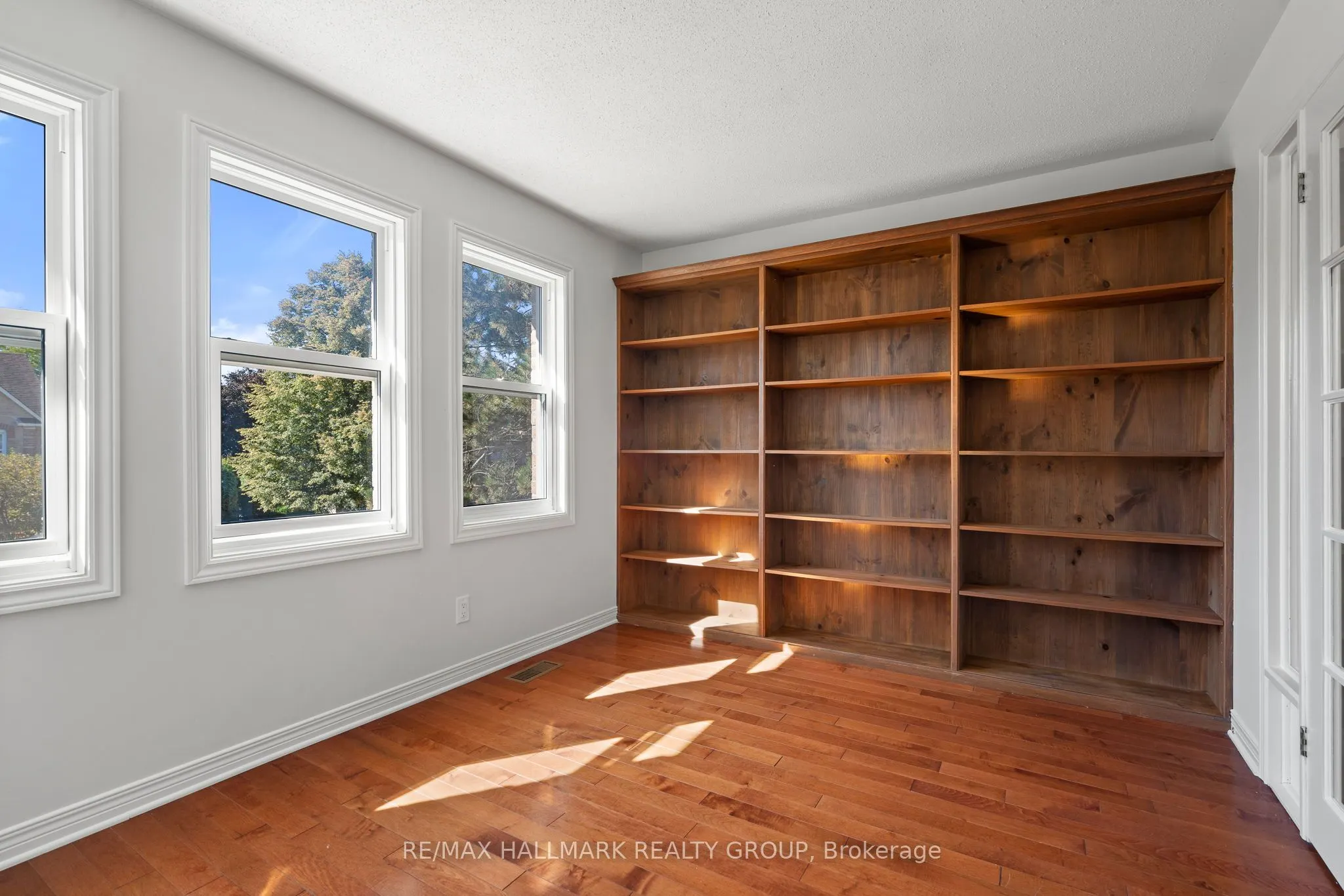 94 HOBIN Street