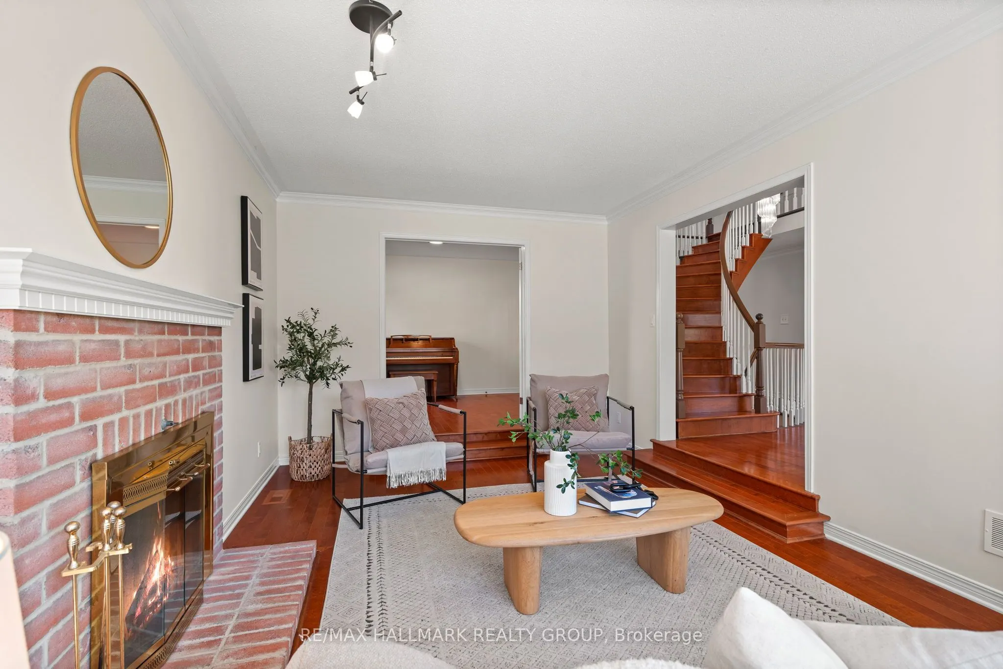 94 HOBIN Street