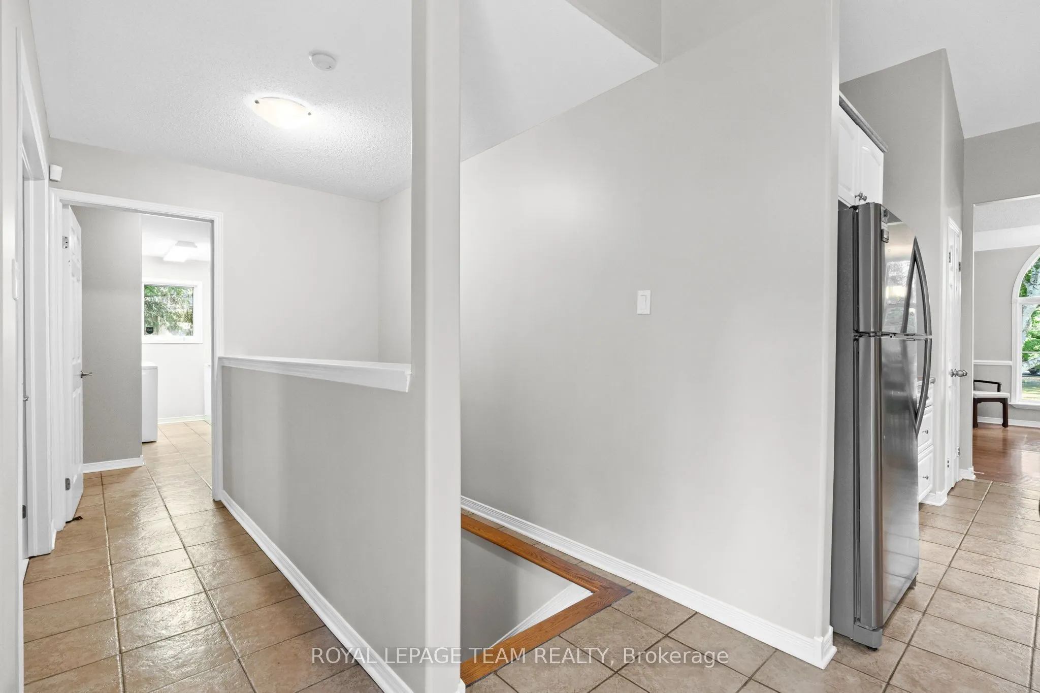 6825 Sunset Boulevard