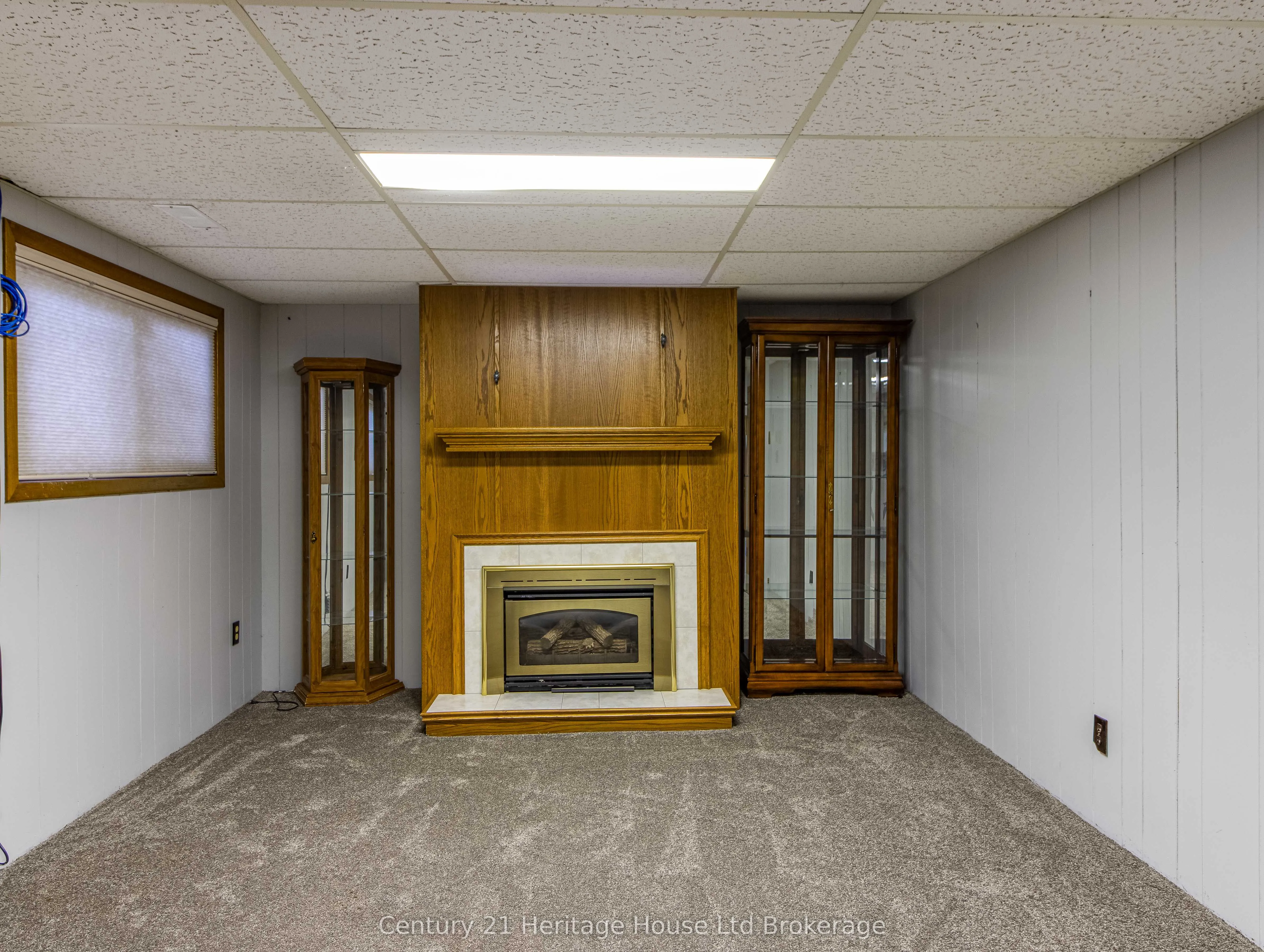 6 Carleton Crescent