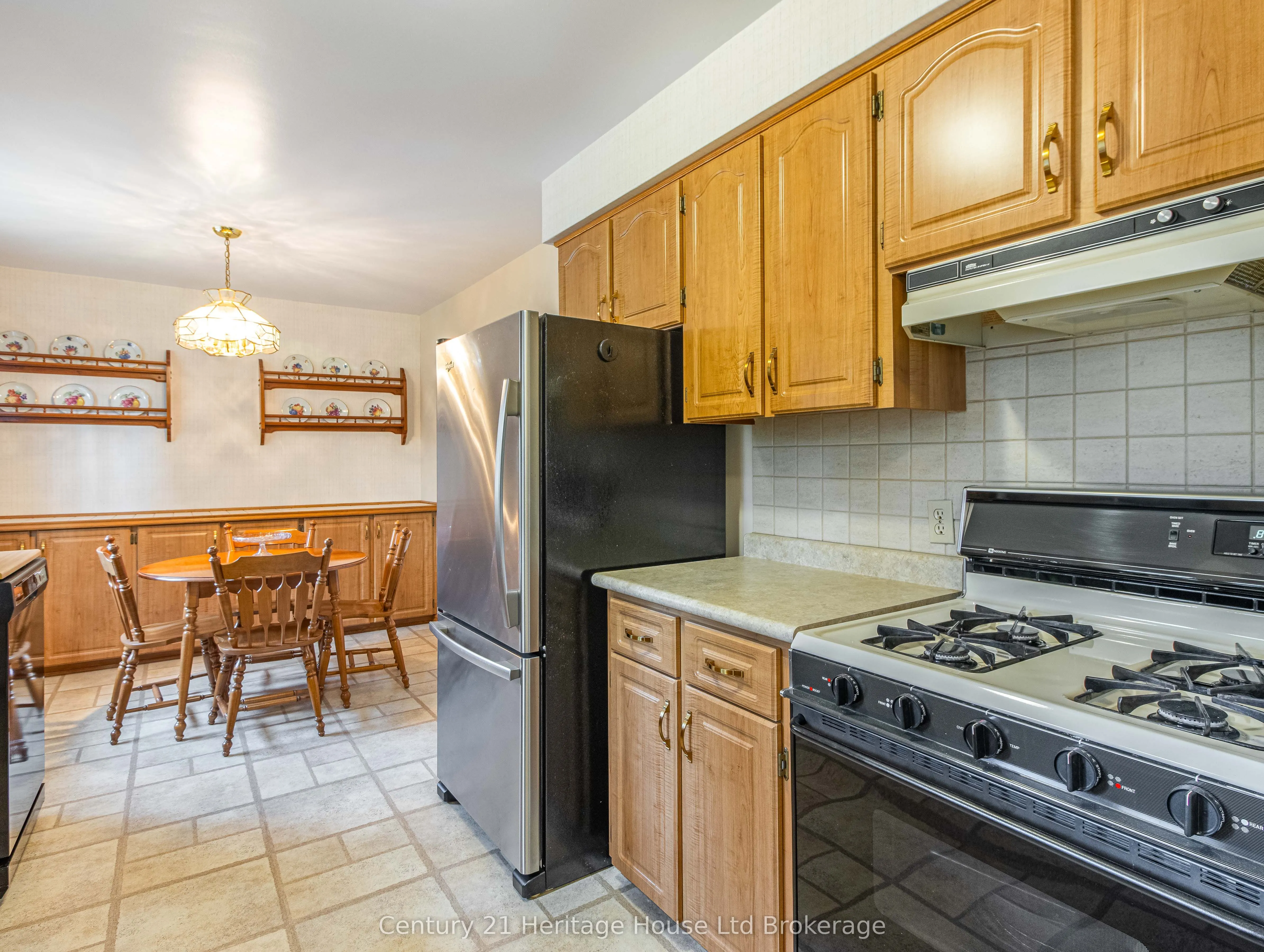 6 Carleton Crescent