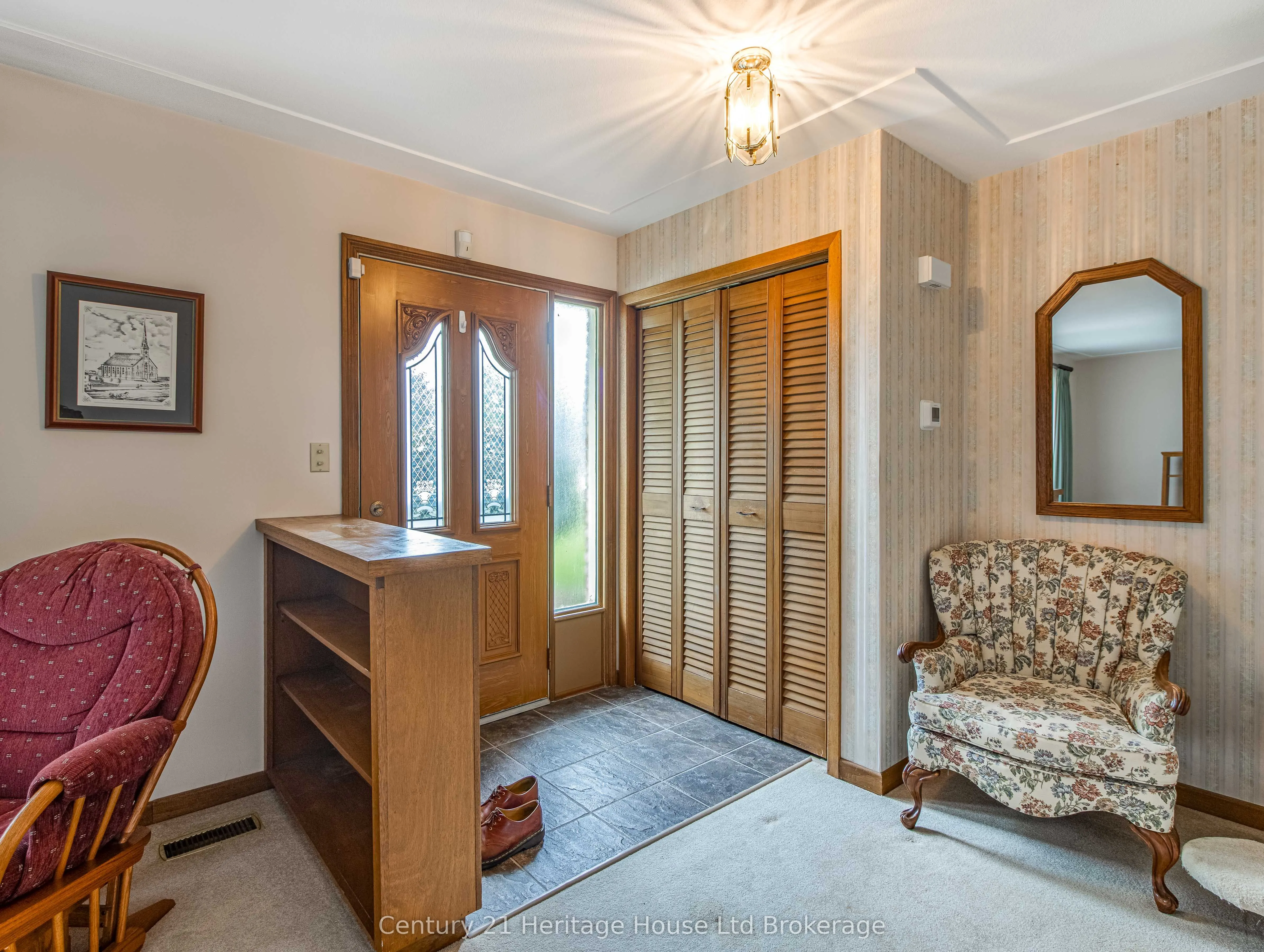 6 Carleton Crescent