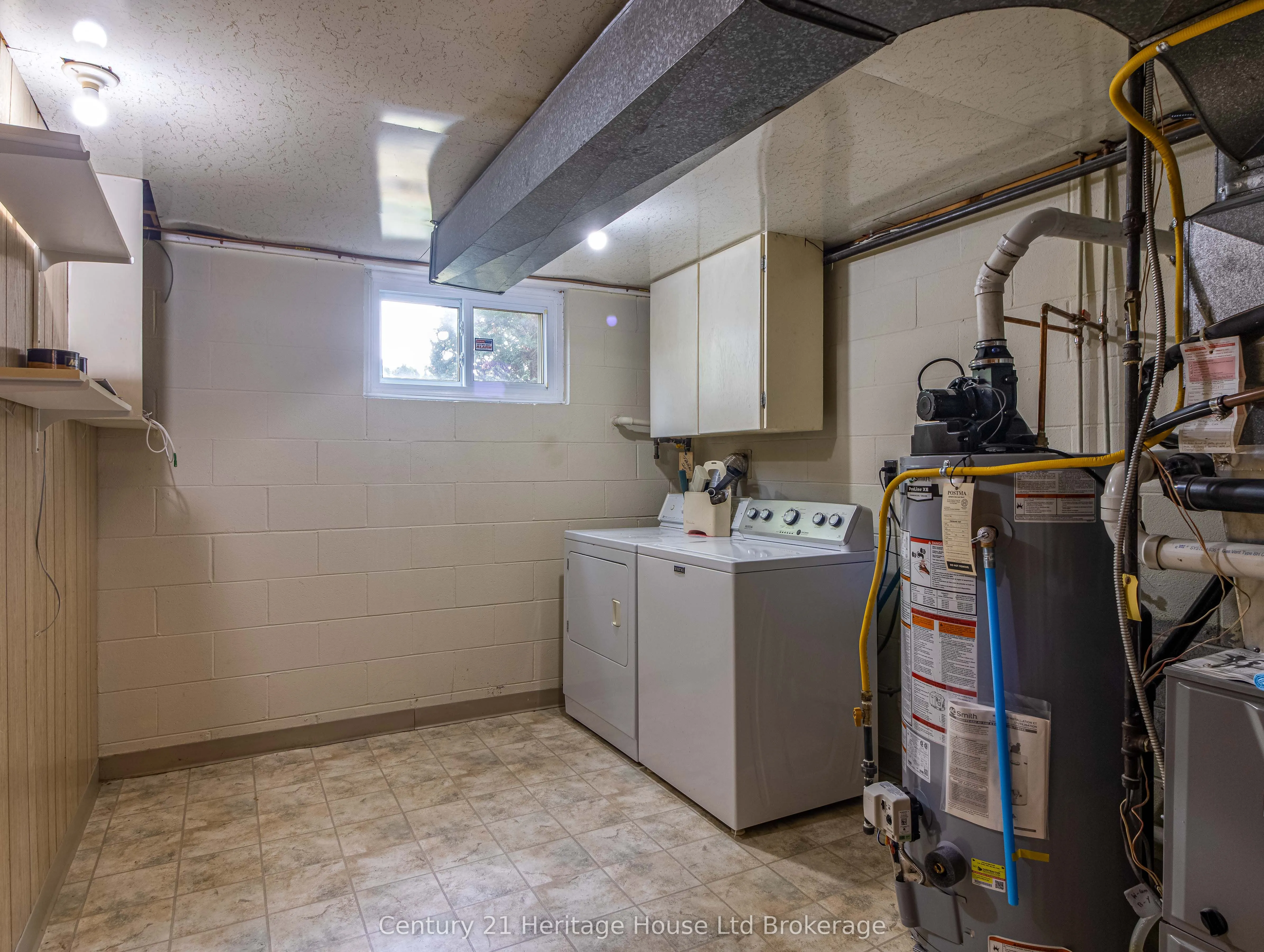 6 Carleton Crescent