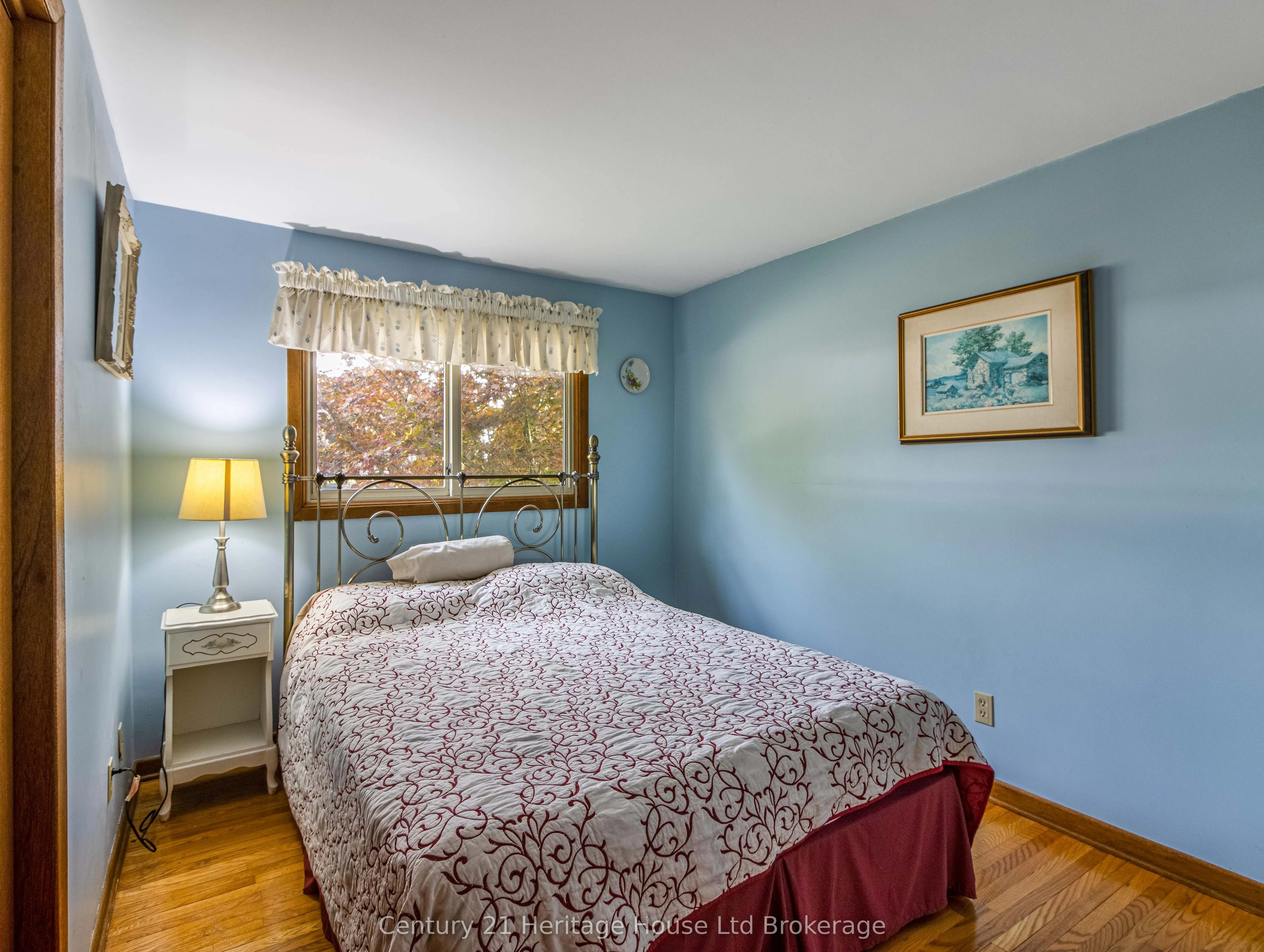 6 Carleton Crescent