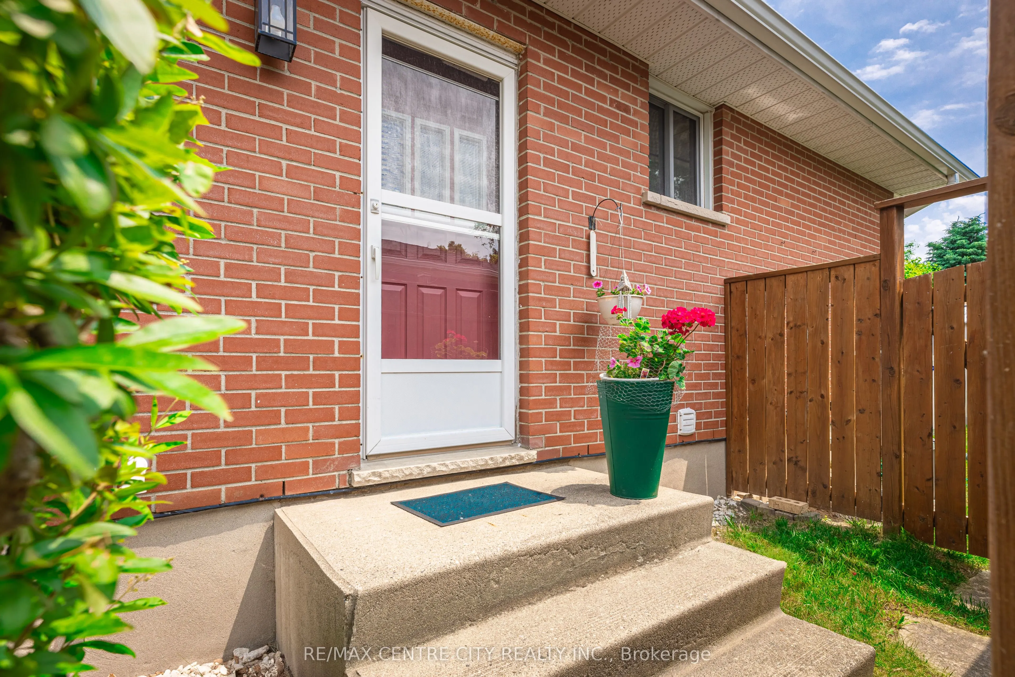 482 Castlegrove Boulevard