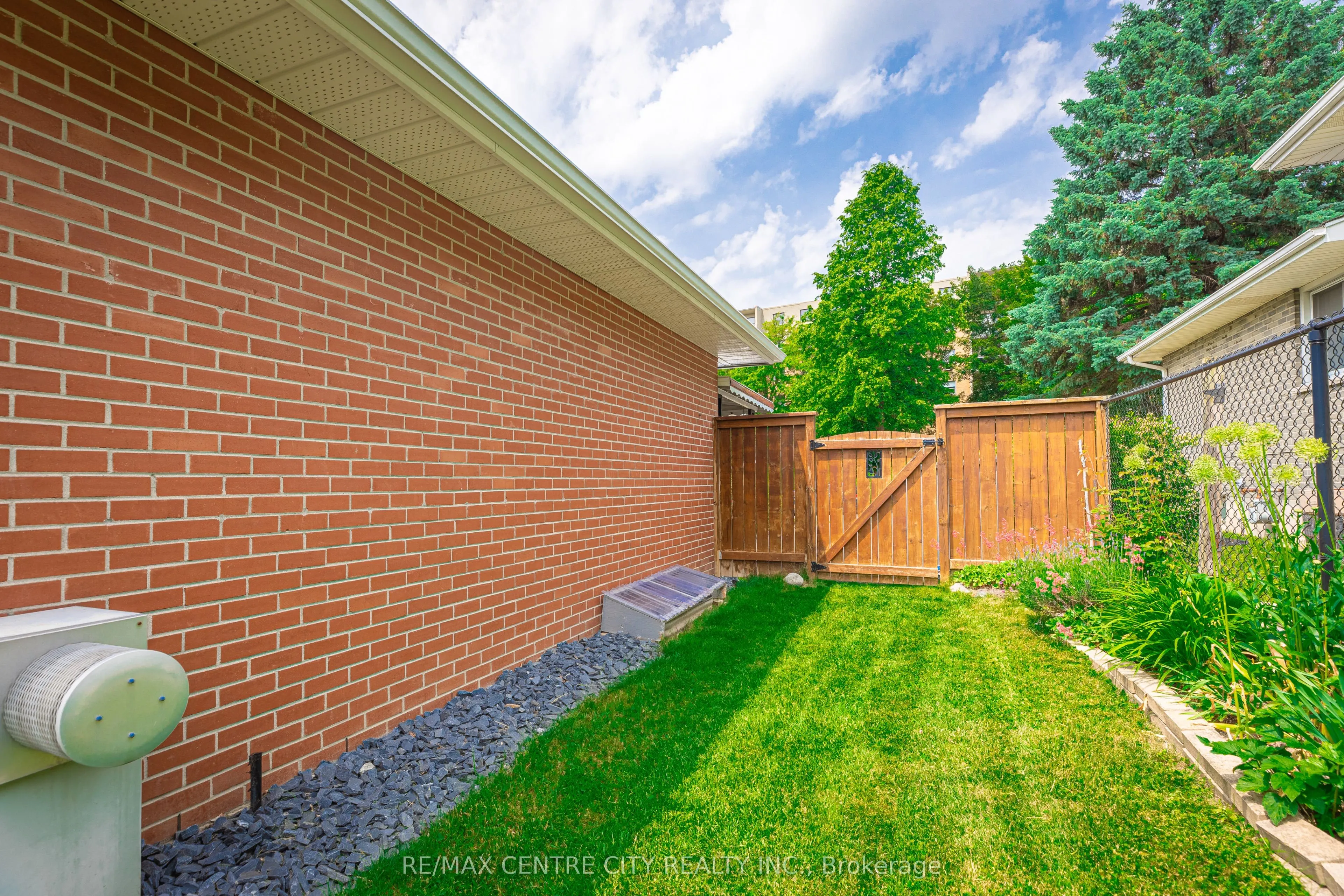 482 Castlegrove Boulevard