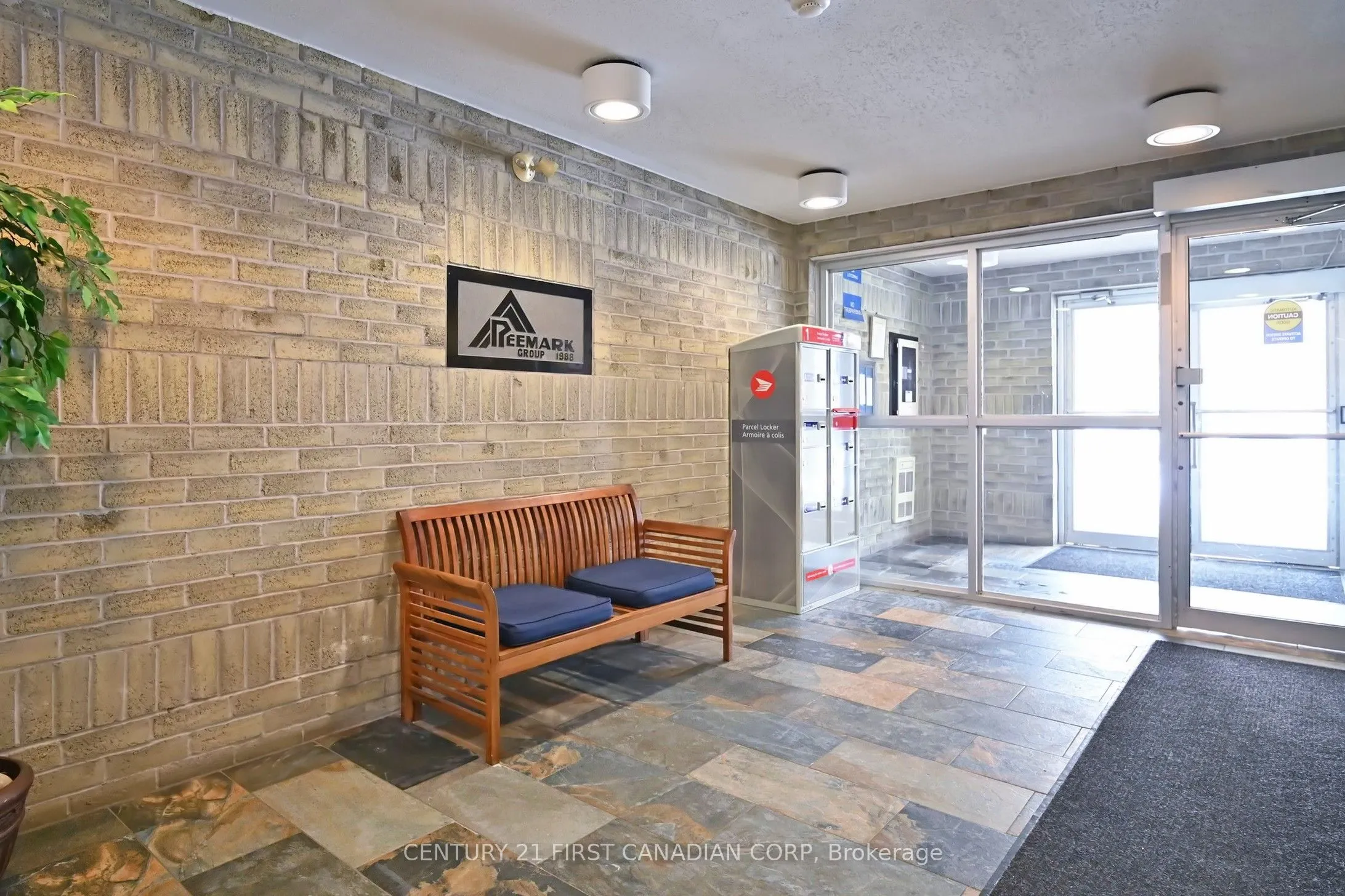 735 Deveron Crescent, #319