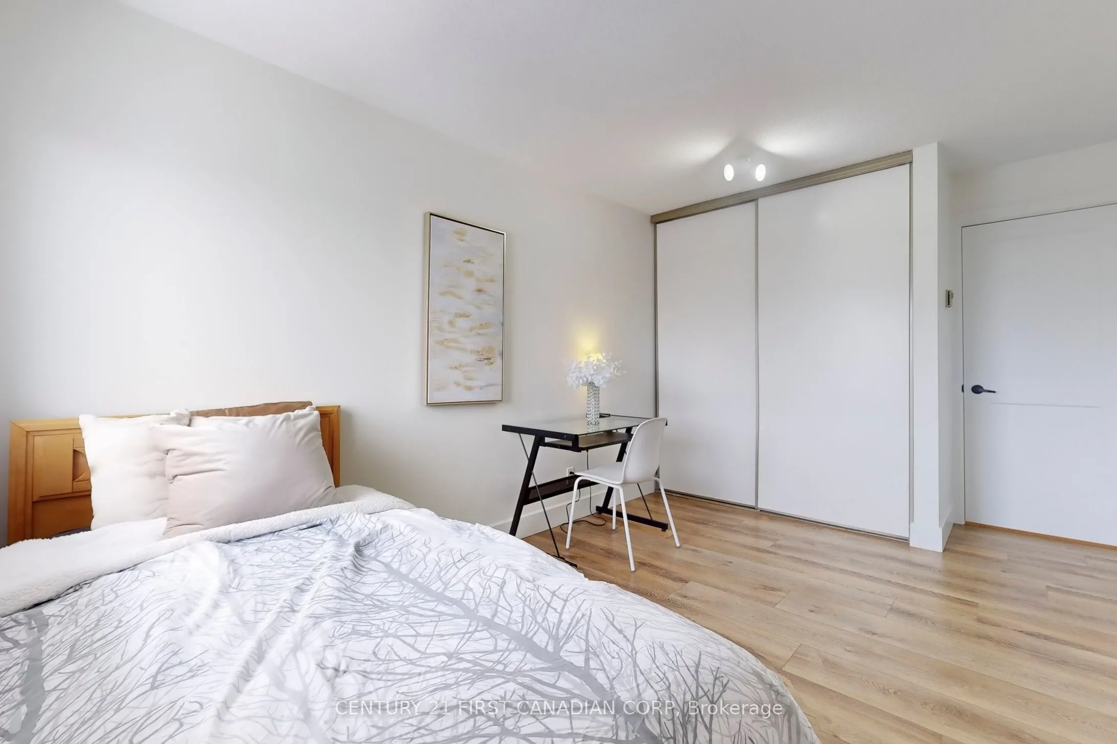 735 Deveron Crescent, #319