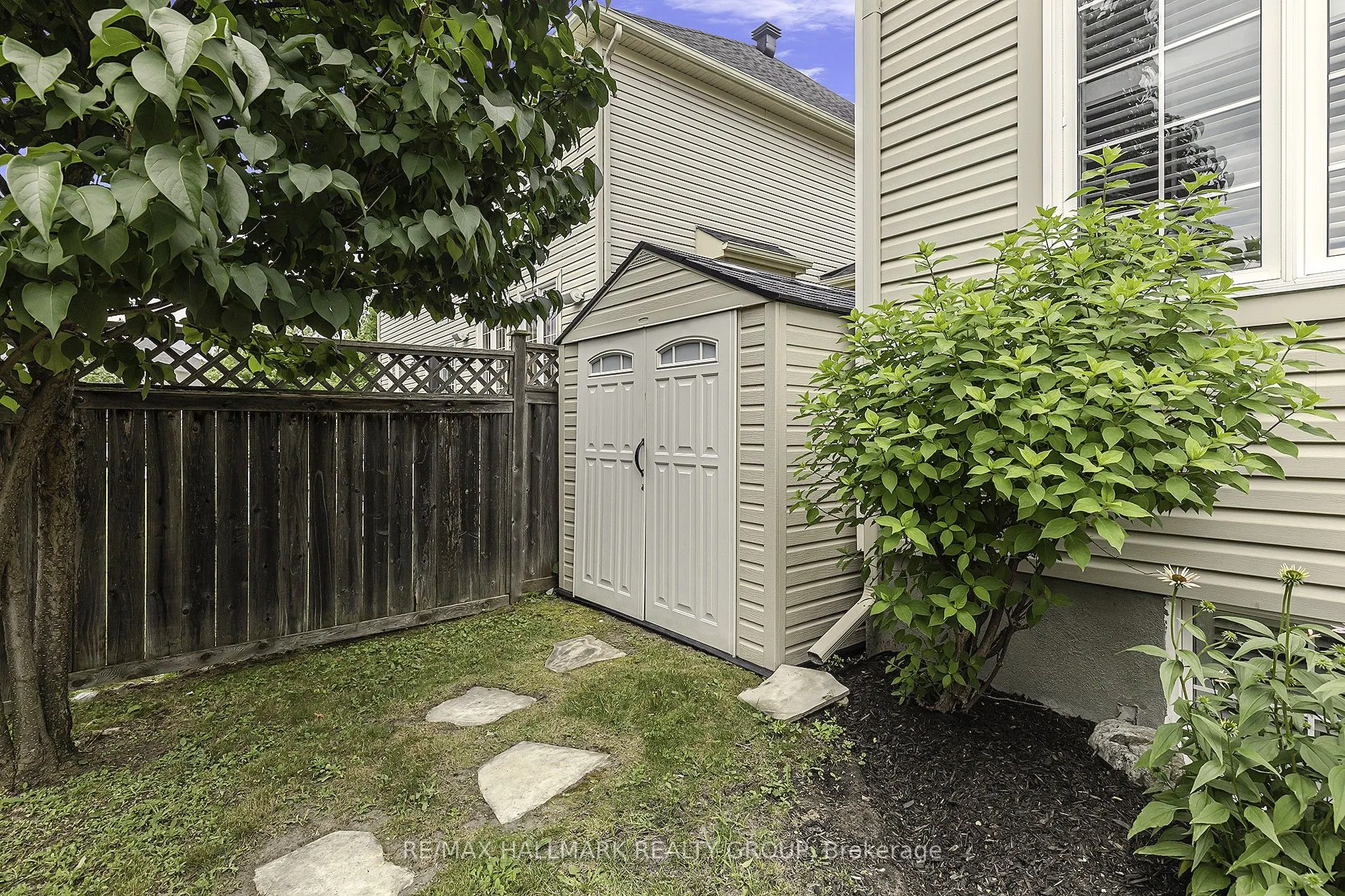 828 Dalkena Place