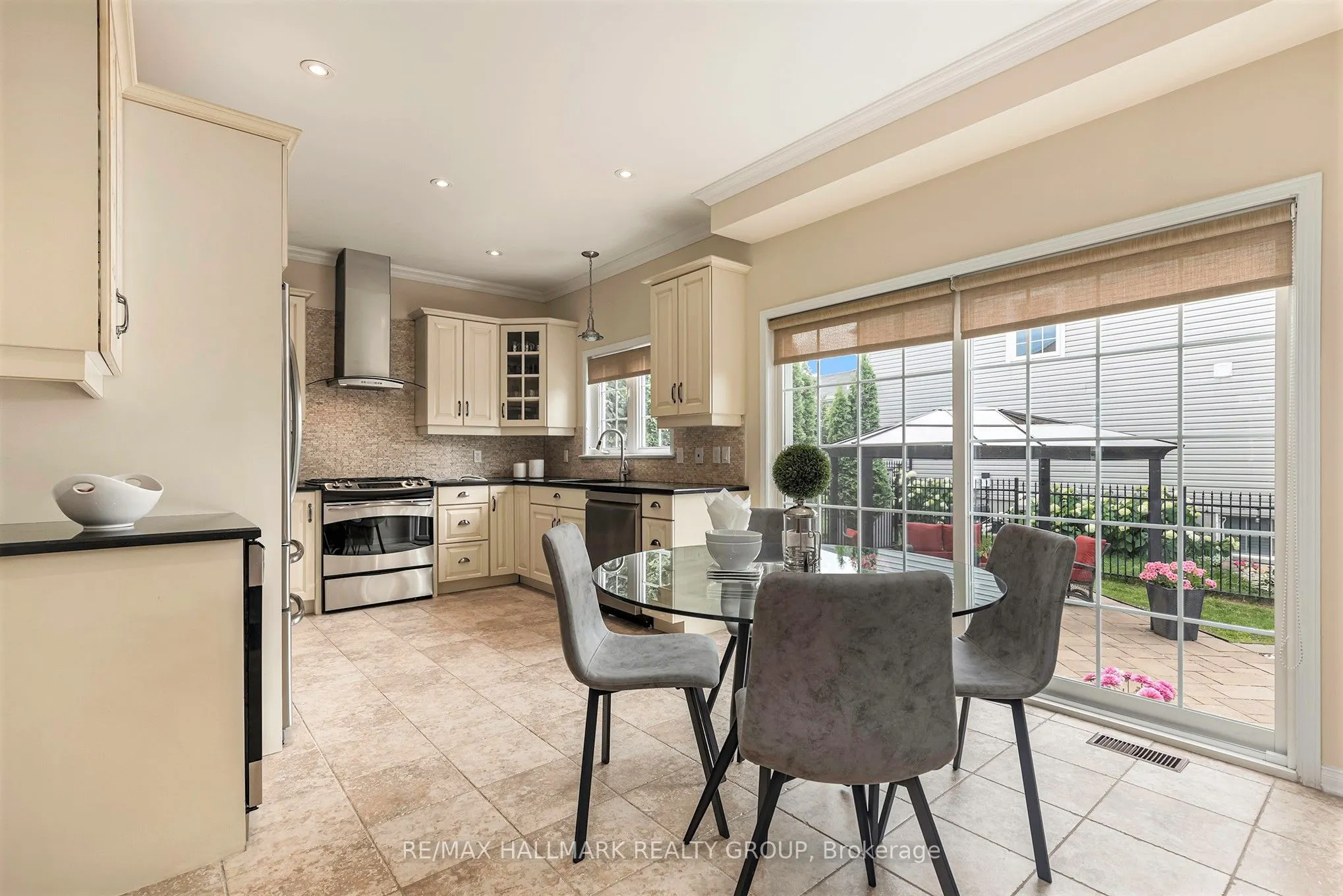 828 Dalkena Place