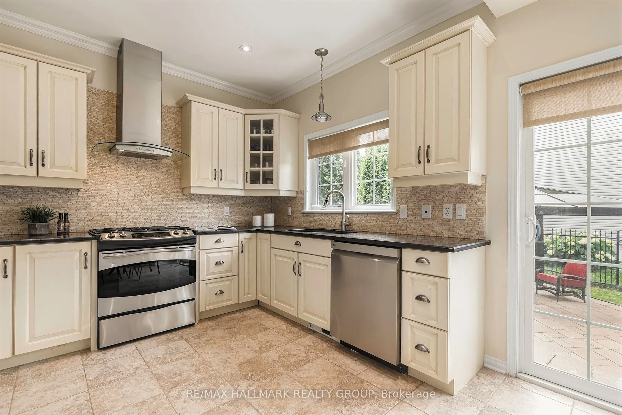 828 Dalkena Place