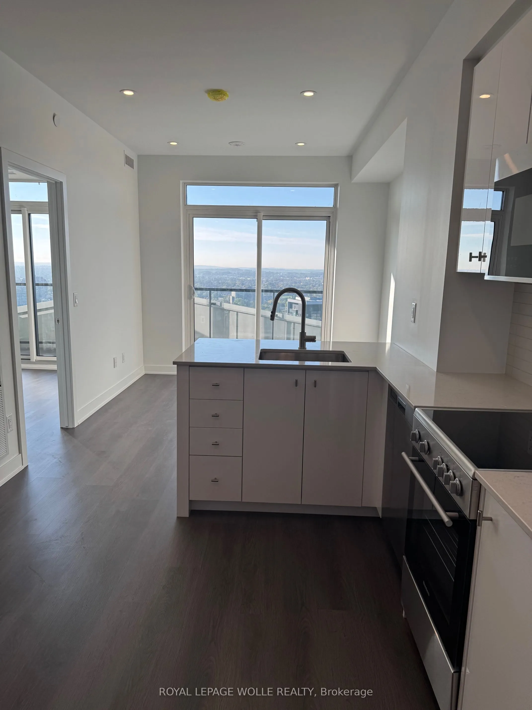 25 Wellington Street S, #2901