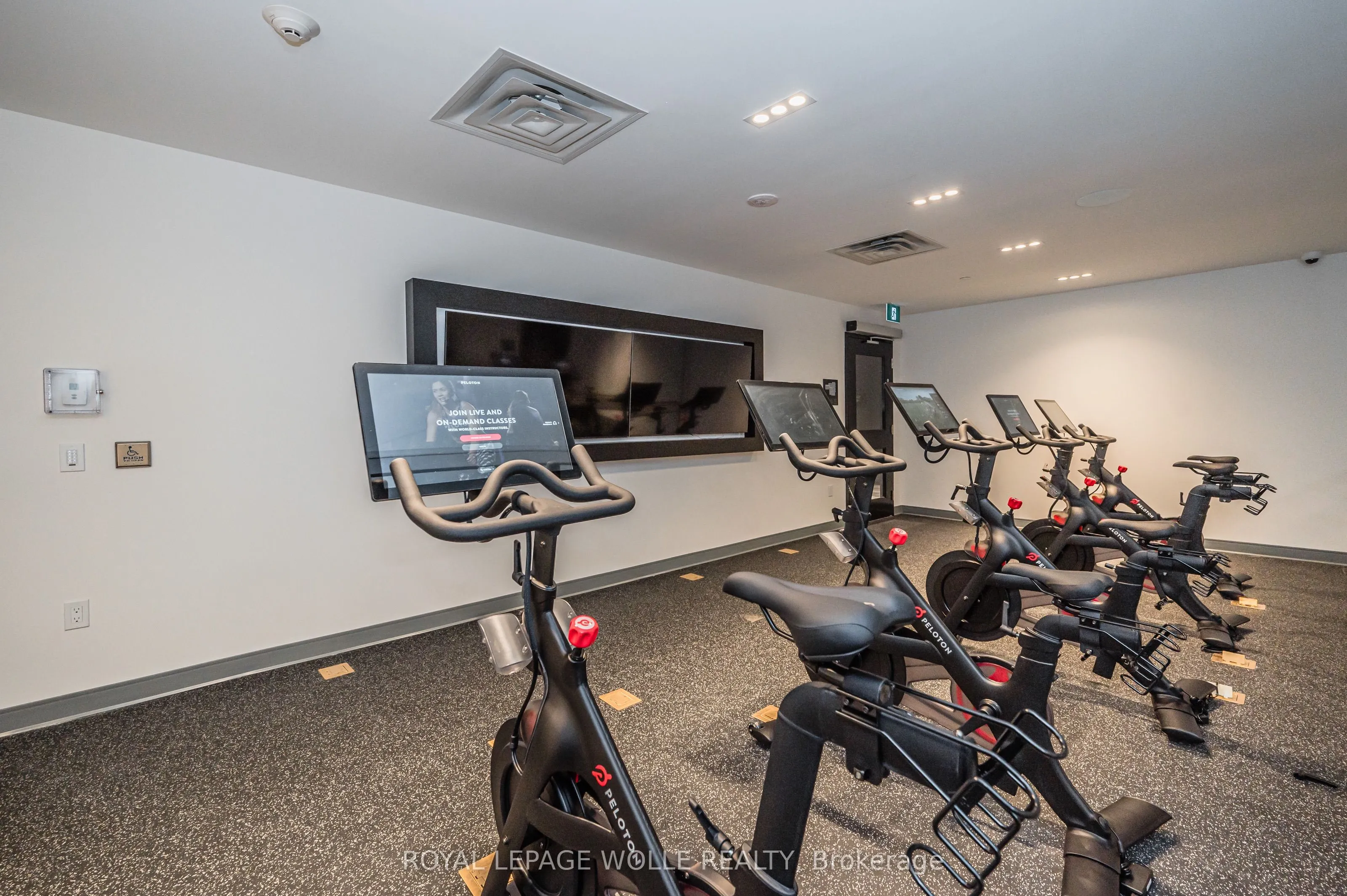 25 Wellington Street S, #2901