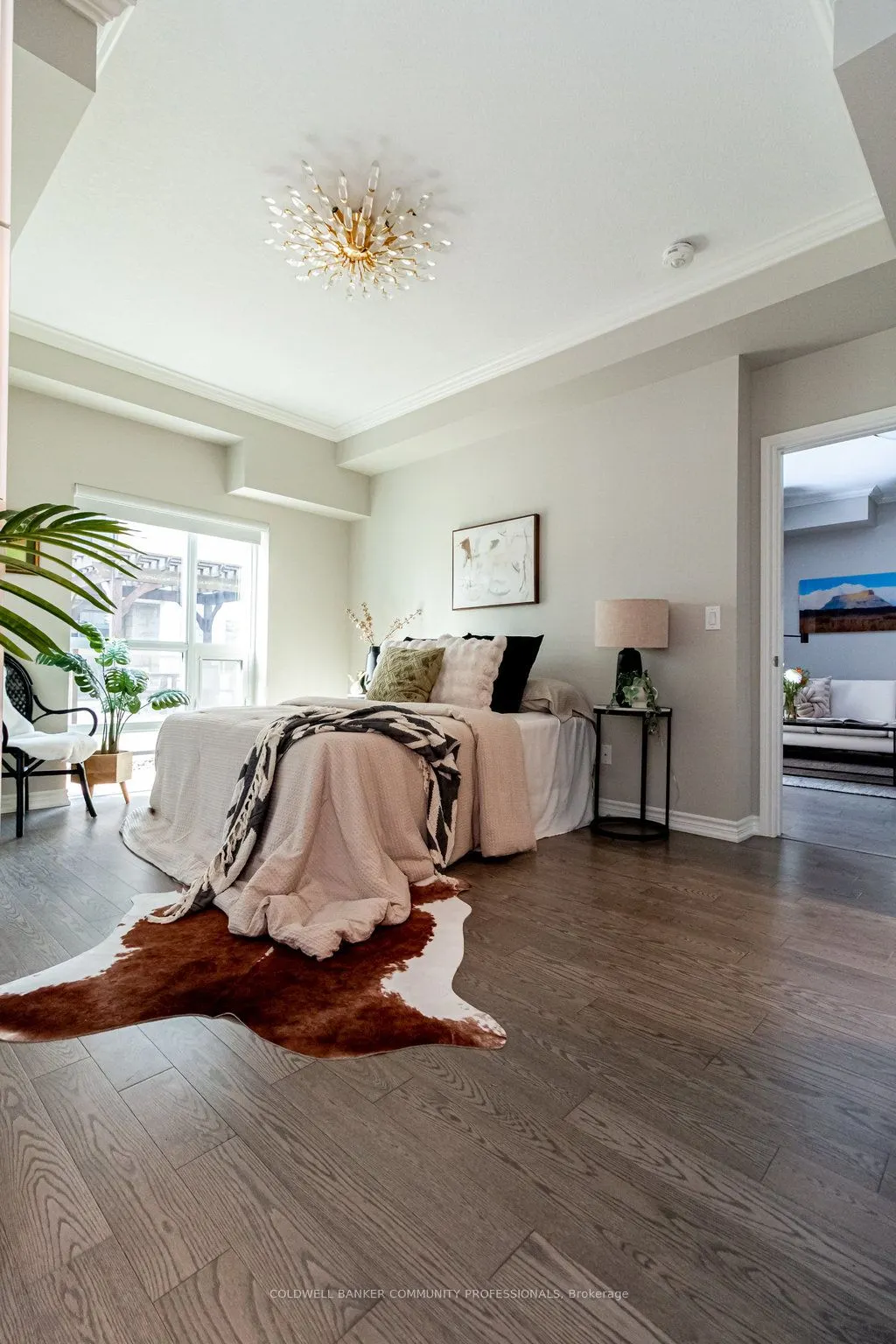 81 Robinson Street, #203