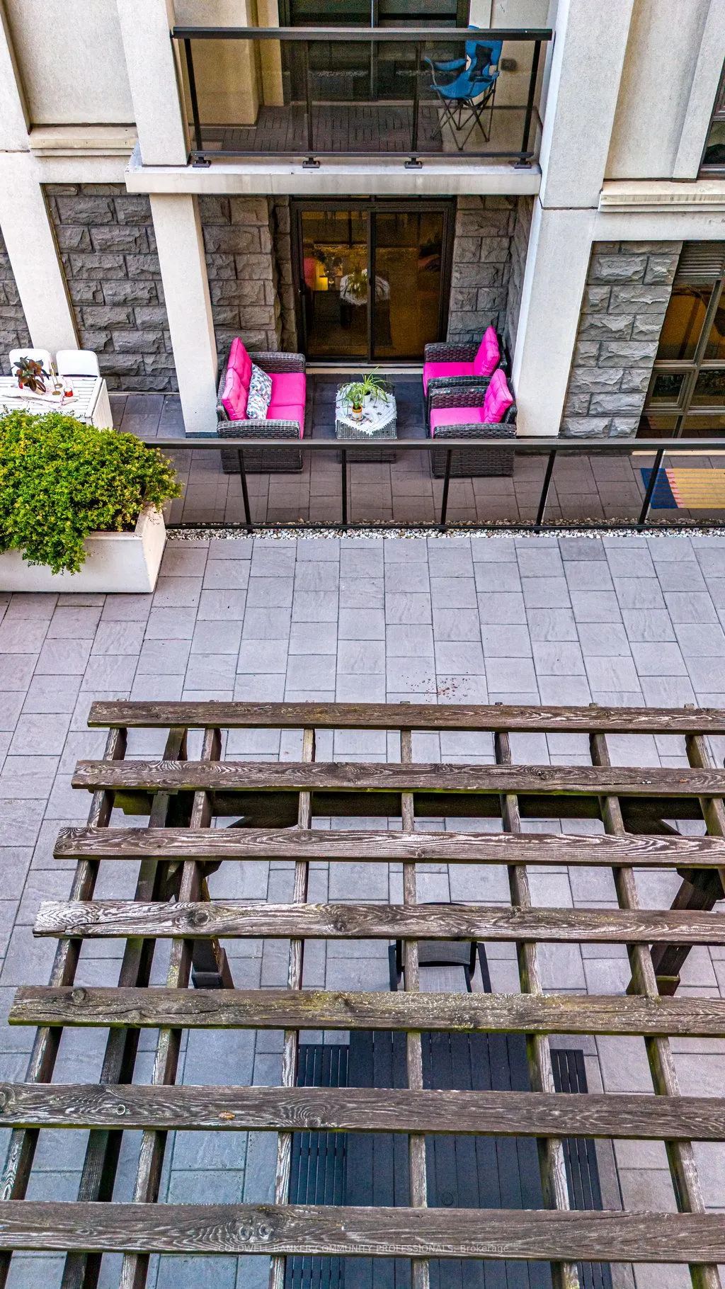 81 Robinson Street, #203