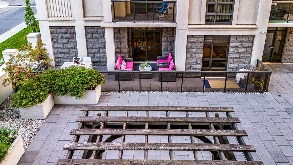 81 Robinson Street, #203