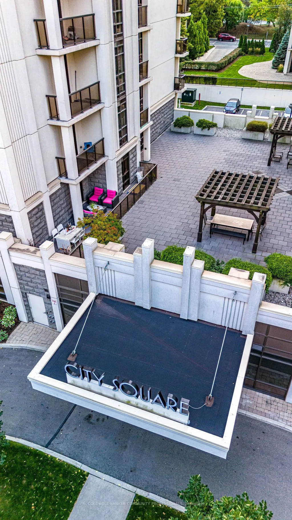 81 Robinson Street, #203