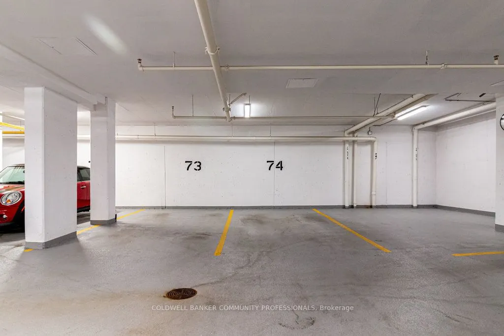 81 Robinson Street, #203
