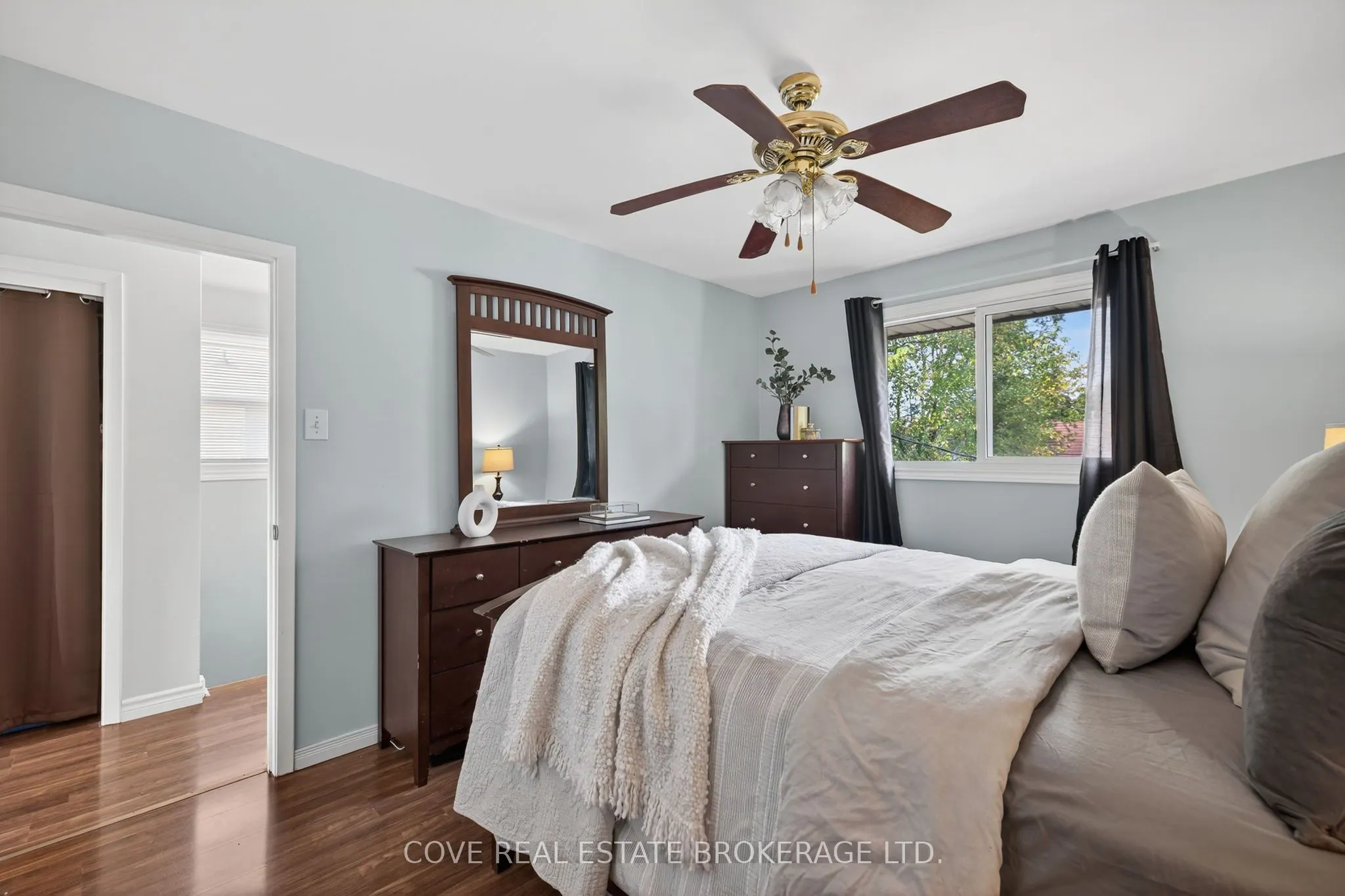 40 Hawkesbury Avenue