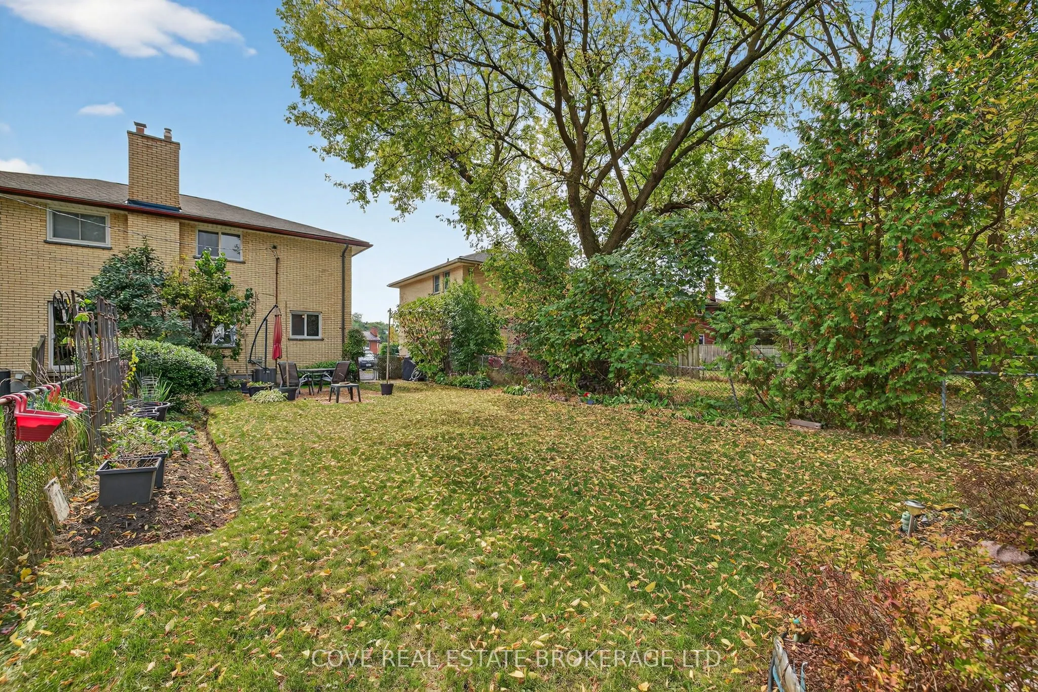 40 Hawkesbury Avenue