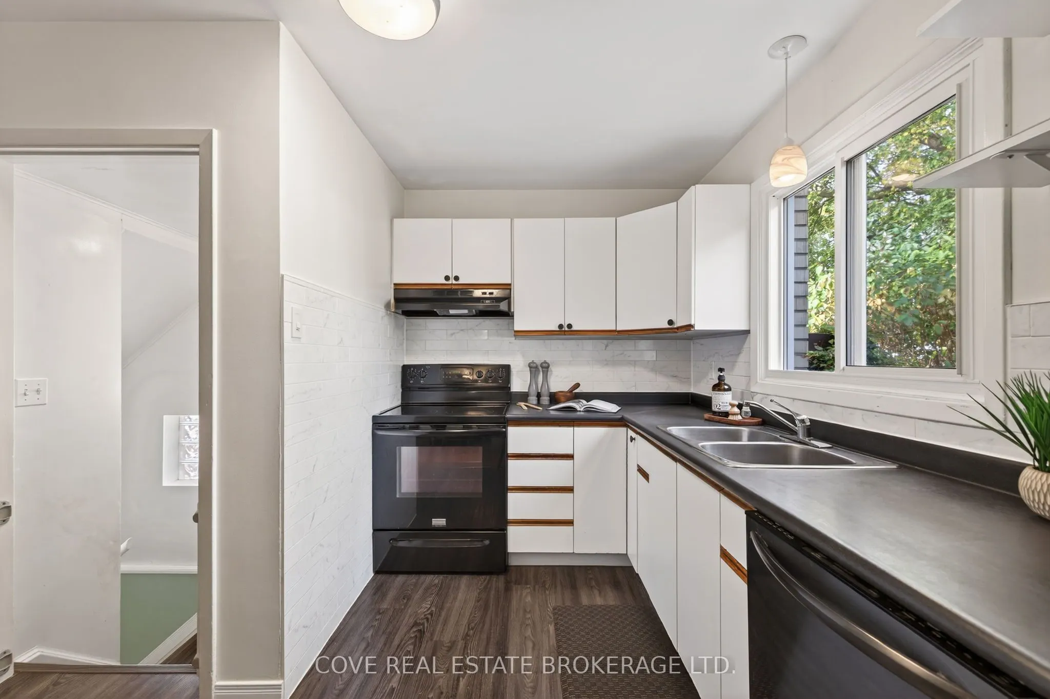 40 Hawkesbury Avenue