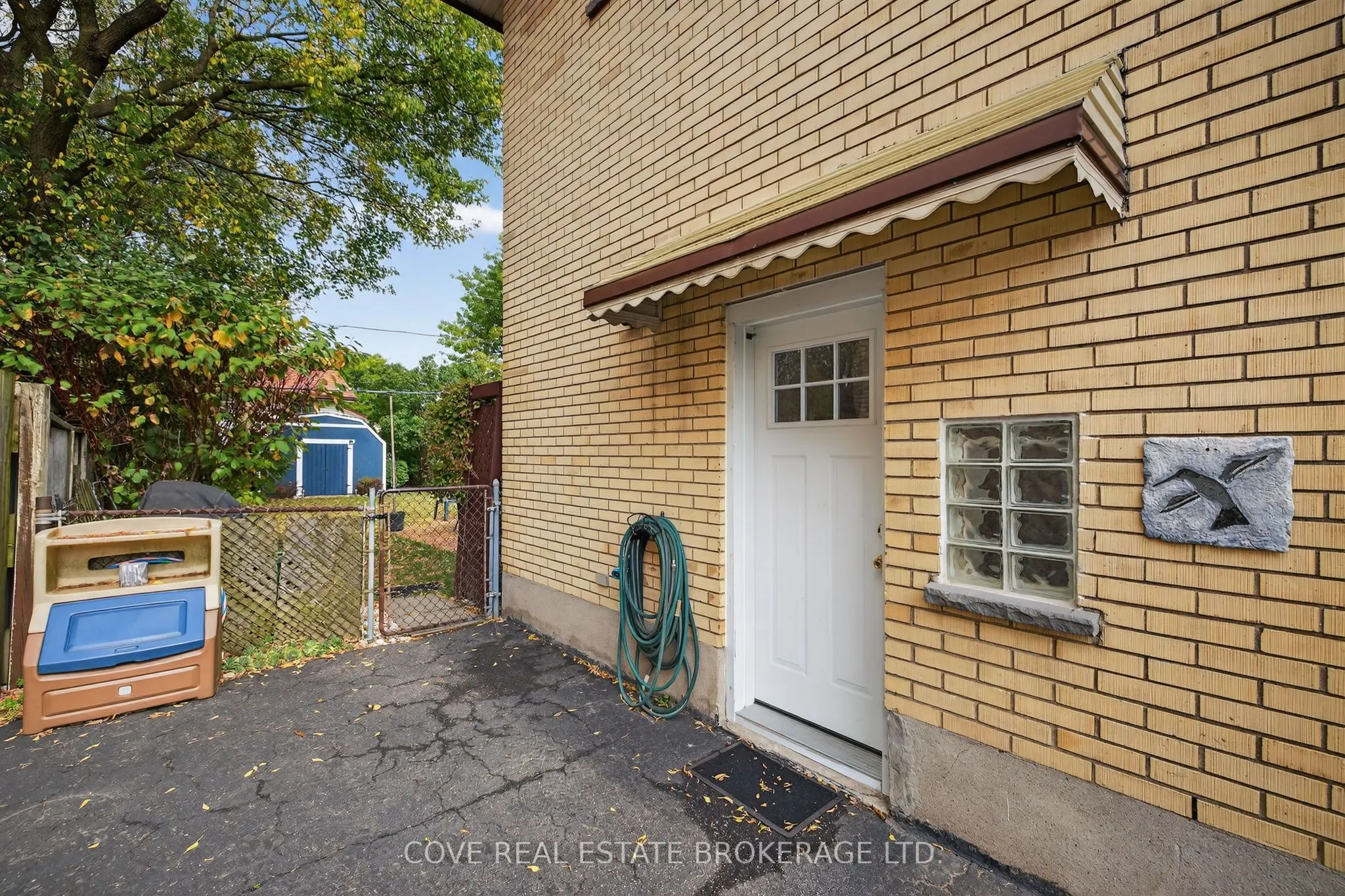 40 Hawkesbury Avenue