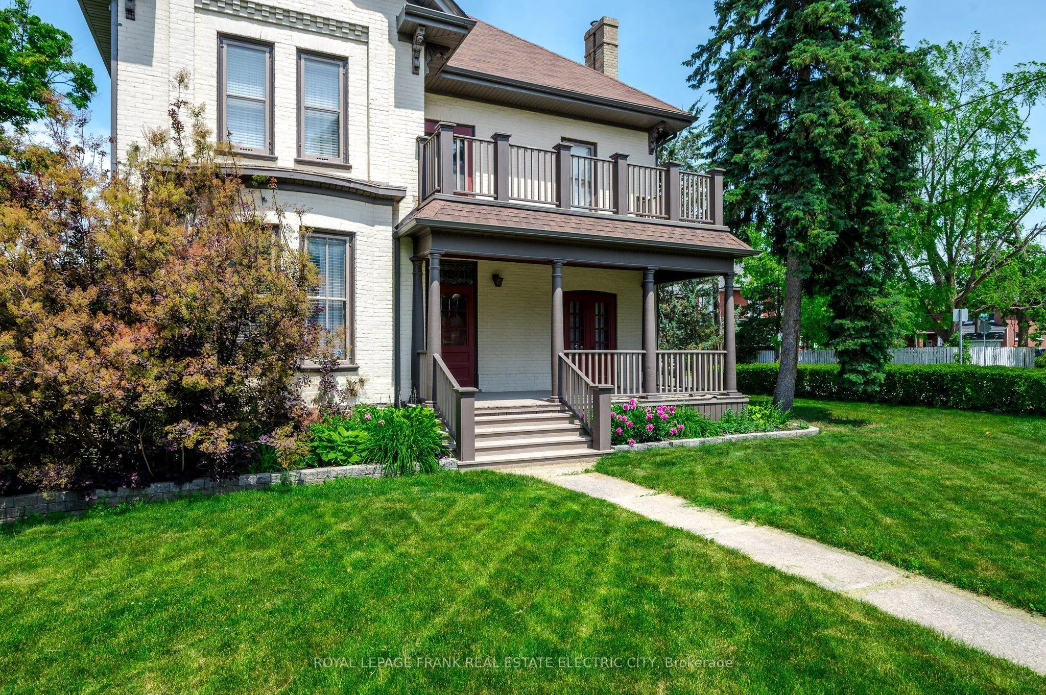 452 Hunter Street W