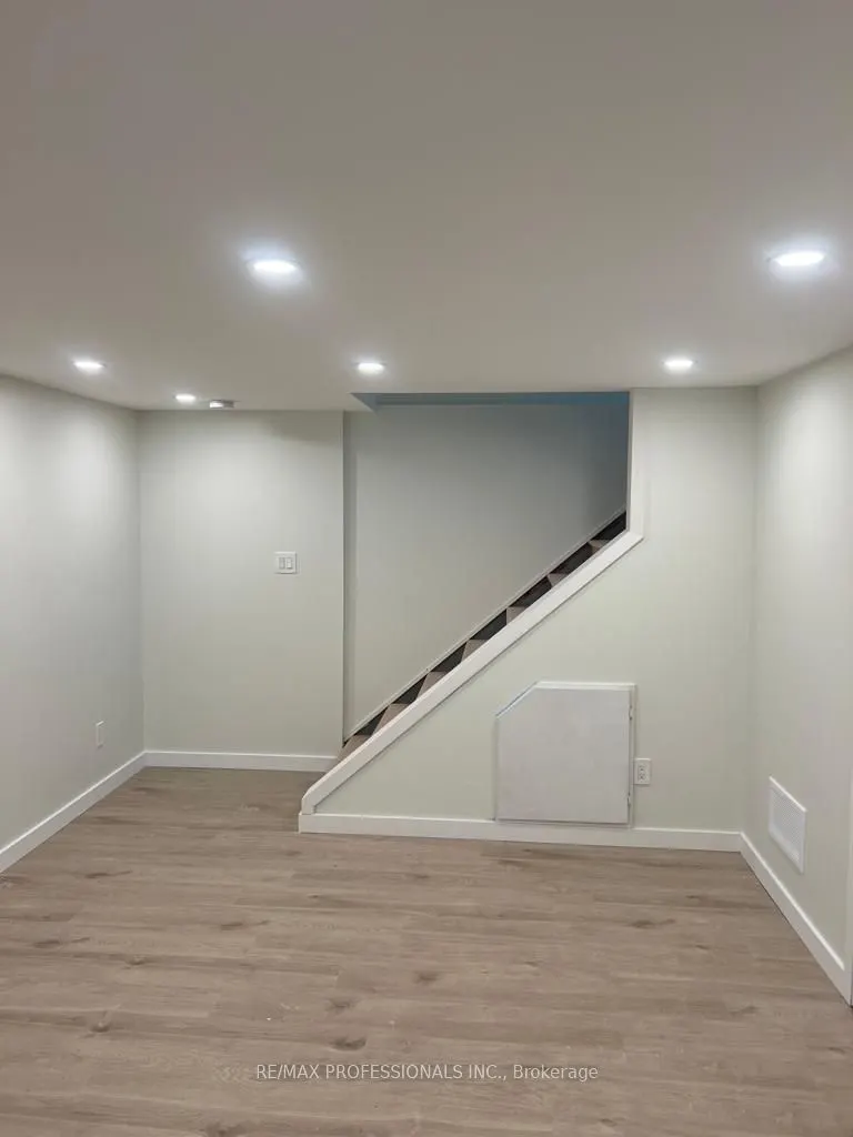 17 Seeley Avenue, #Lower Level