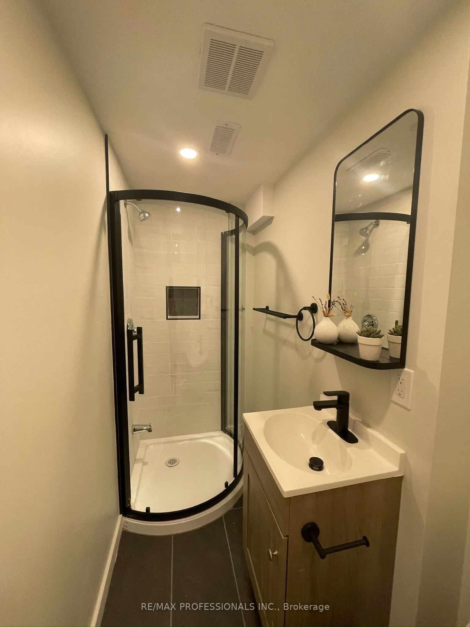 17 Seeley Avenue, #Lower Level