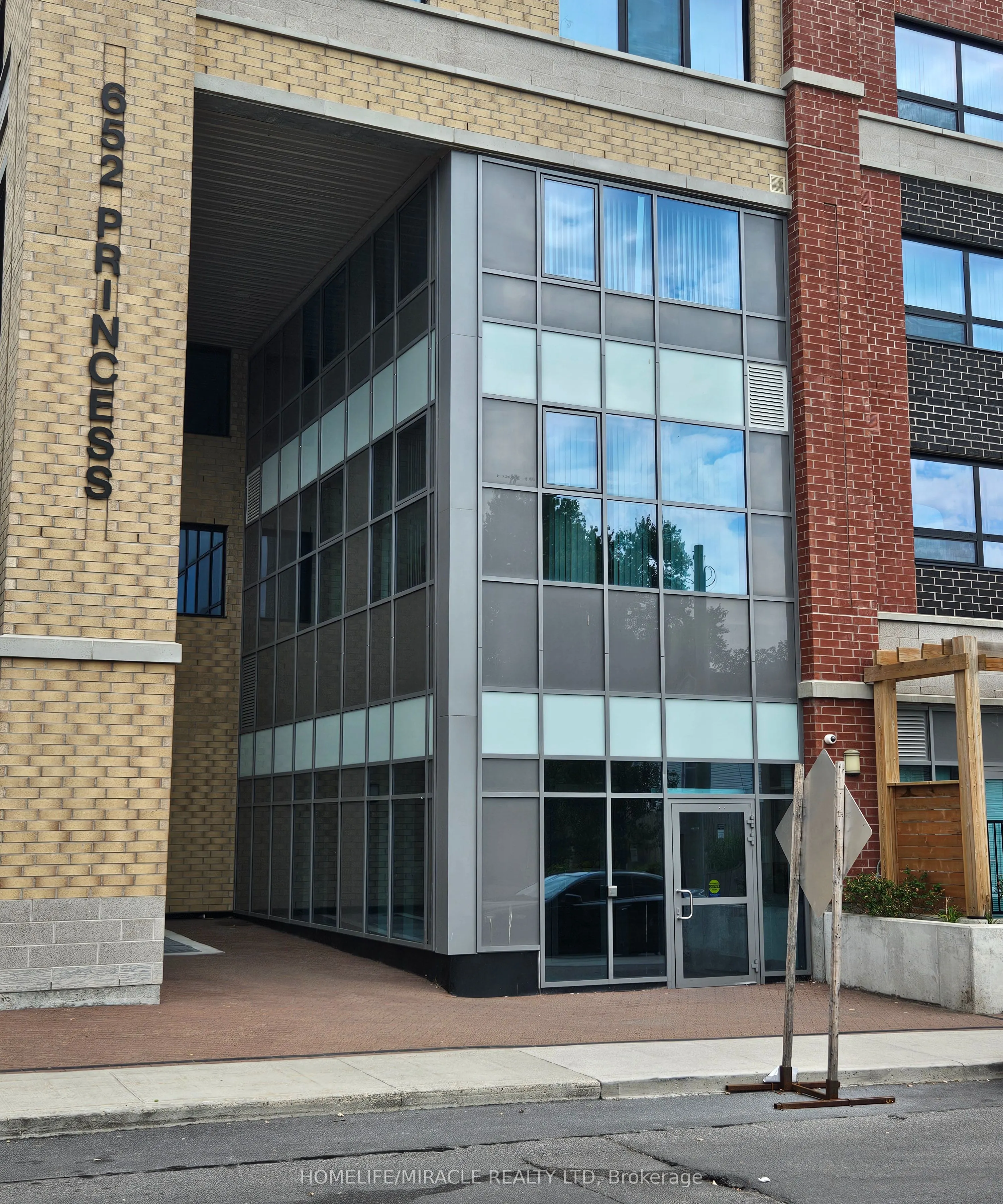 652 Princess Street, #420