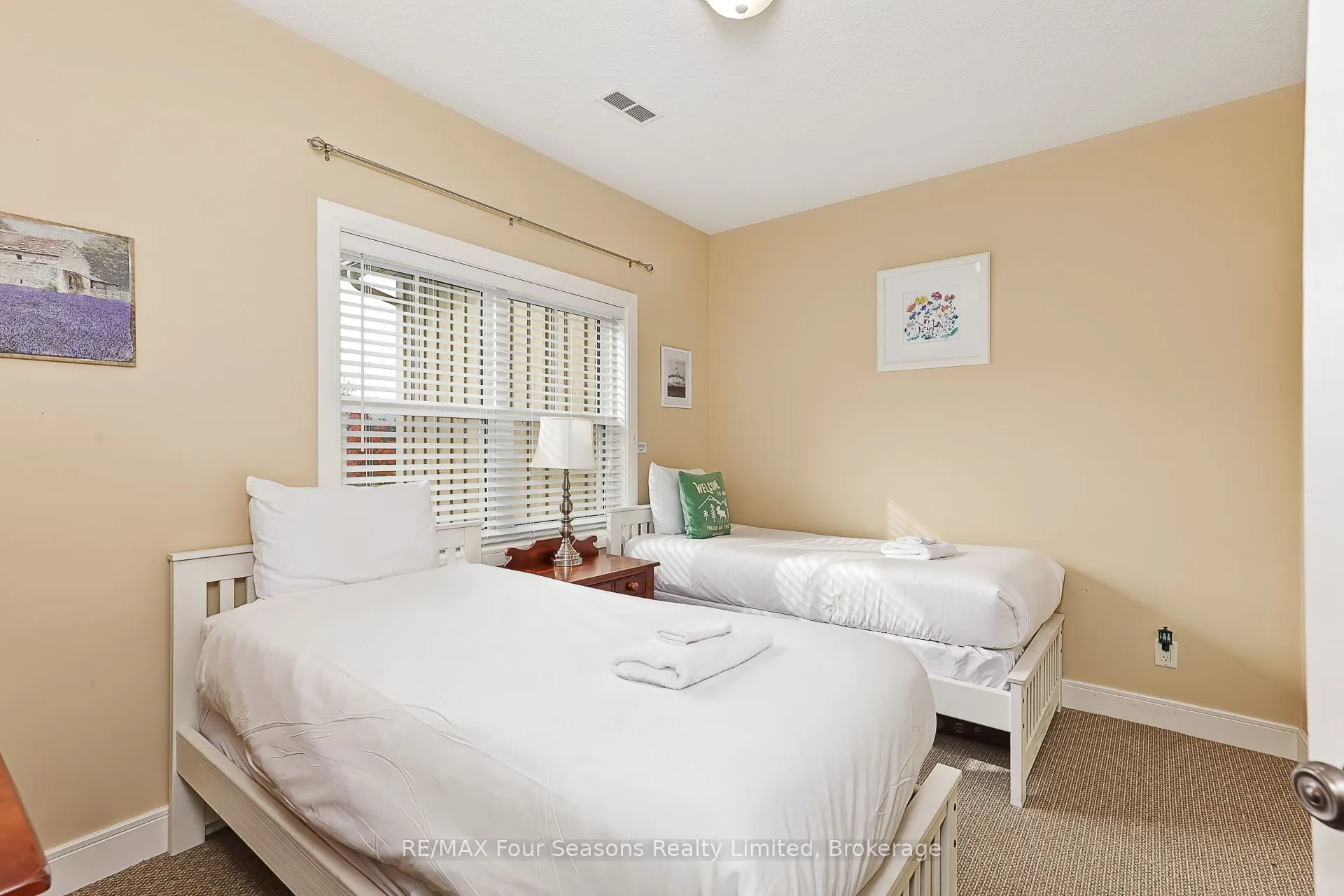 170 Snowbridge Way N, #225