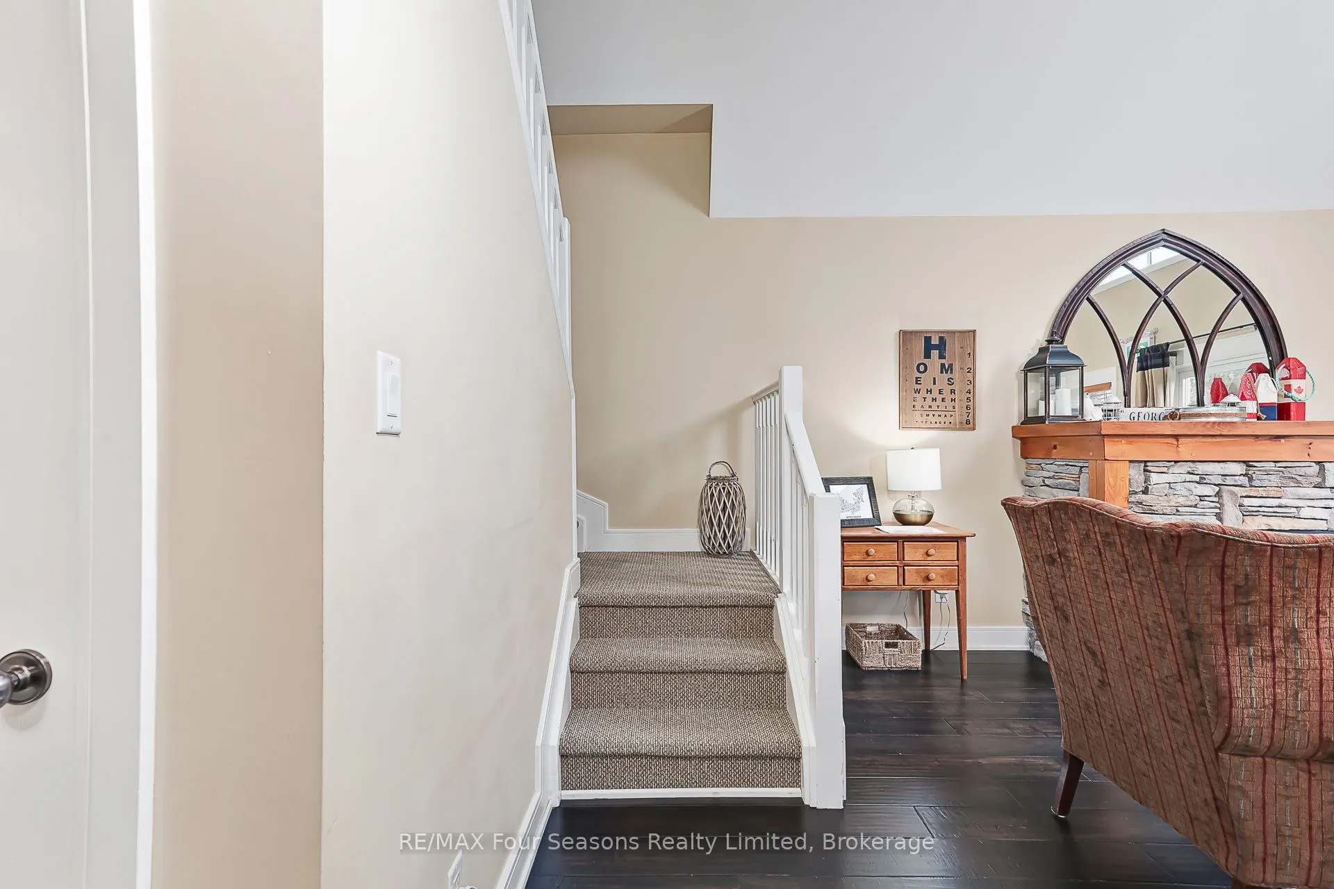 170 Snowbridge Way N, #225