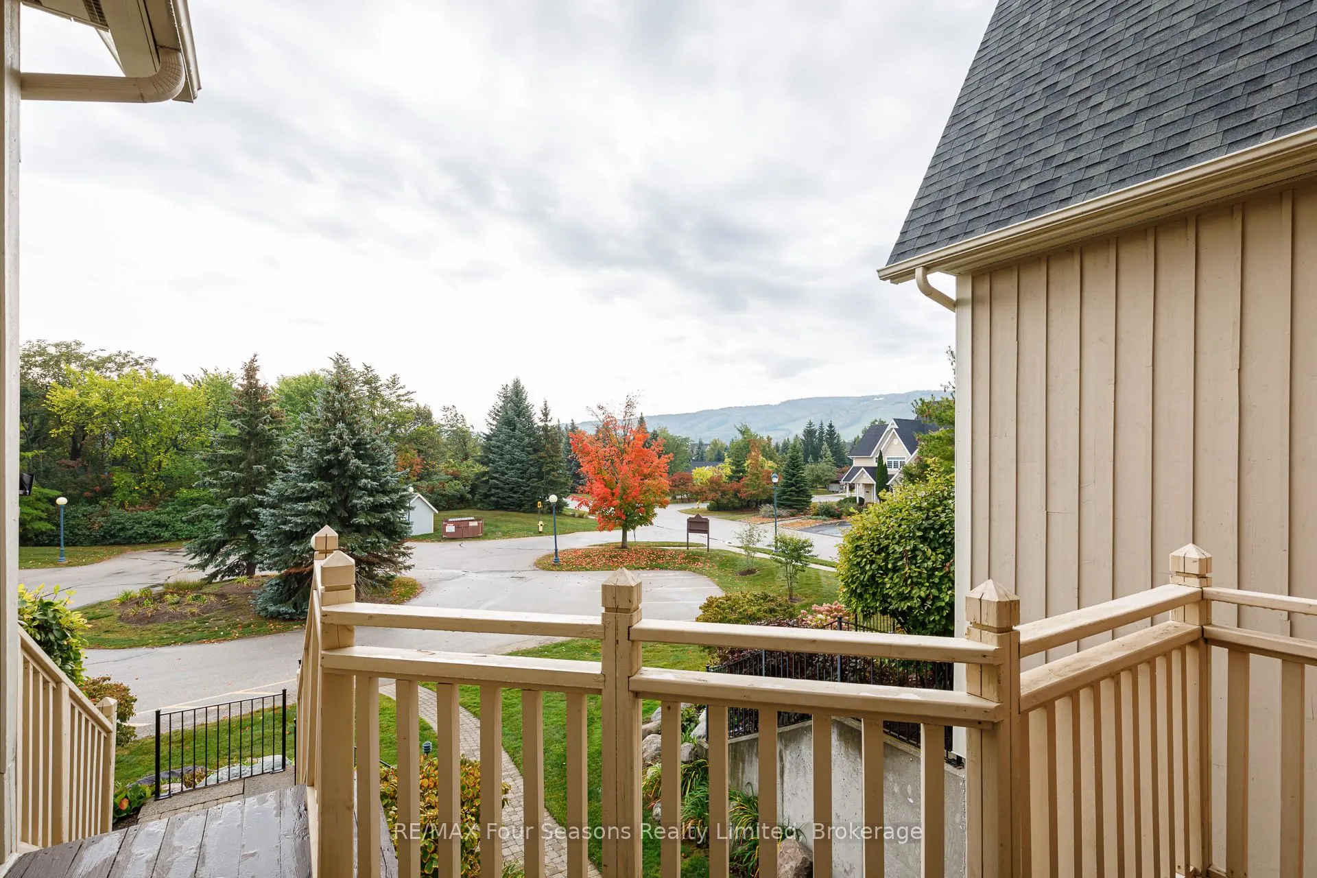 170 Snowbridge Way N, #225