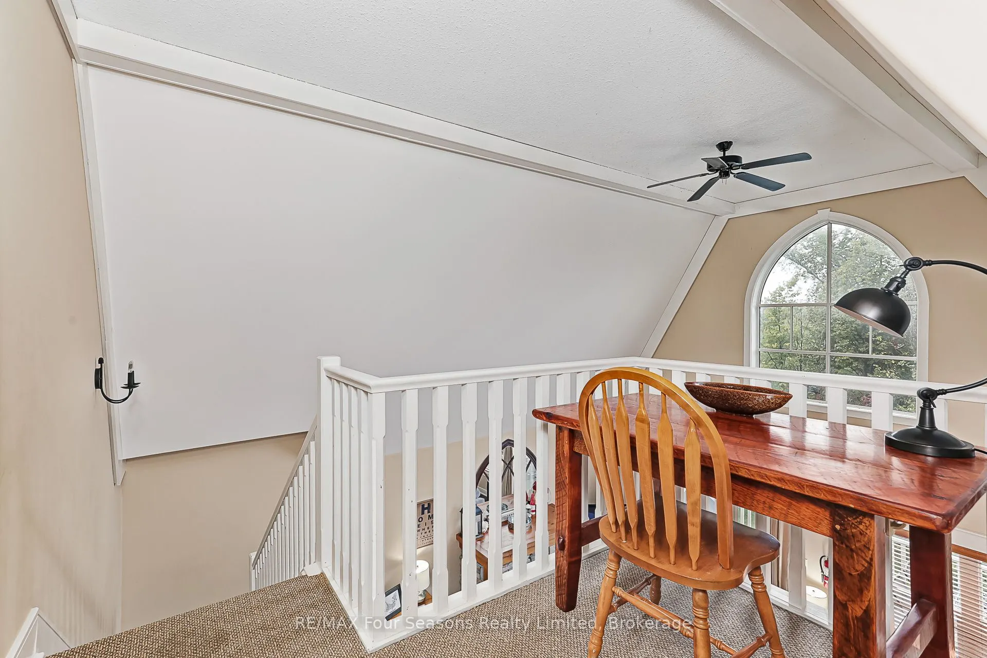 170 Snowbridge Way N, #225