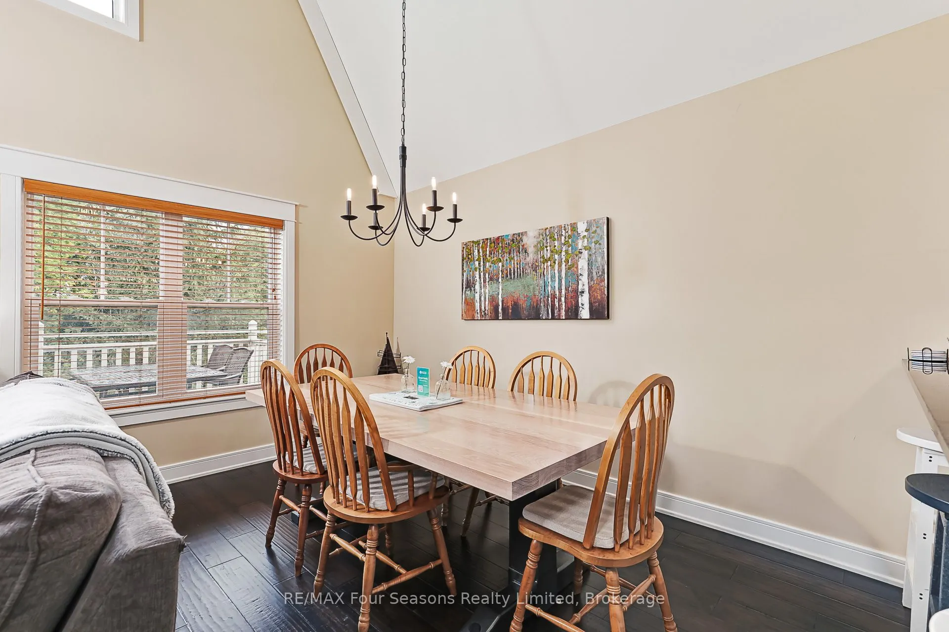 170 Snowbridge Way N, #225