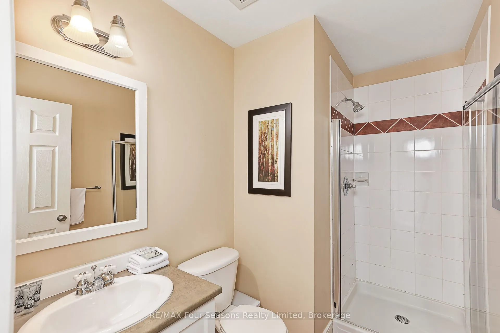 170 Snowbridge Way N, #225