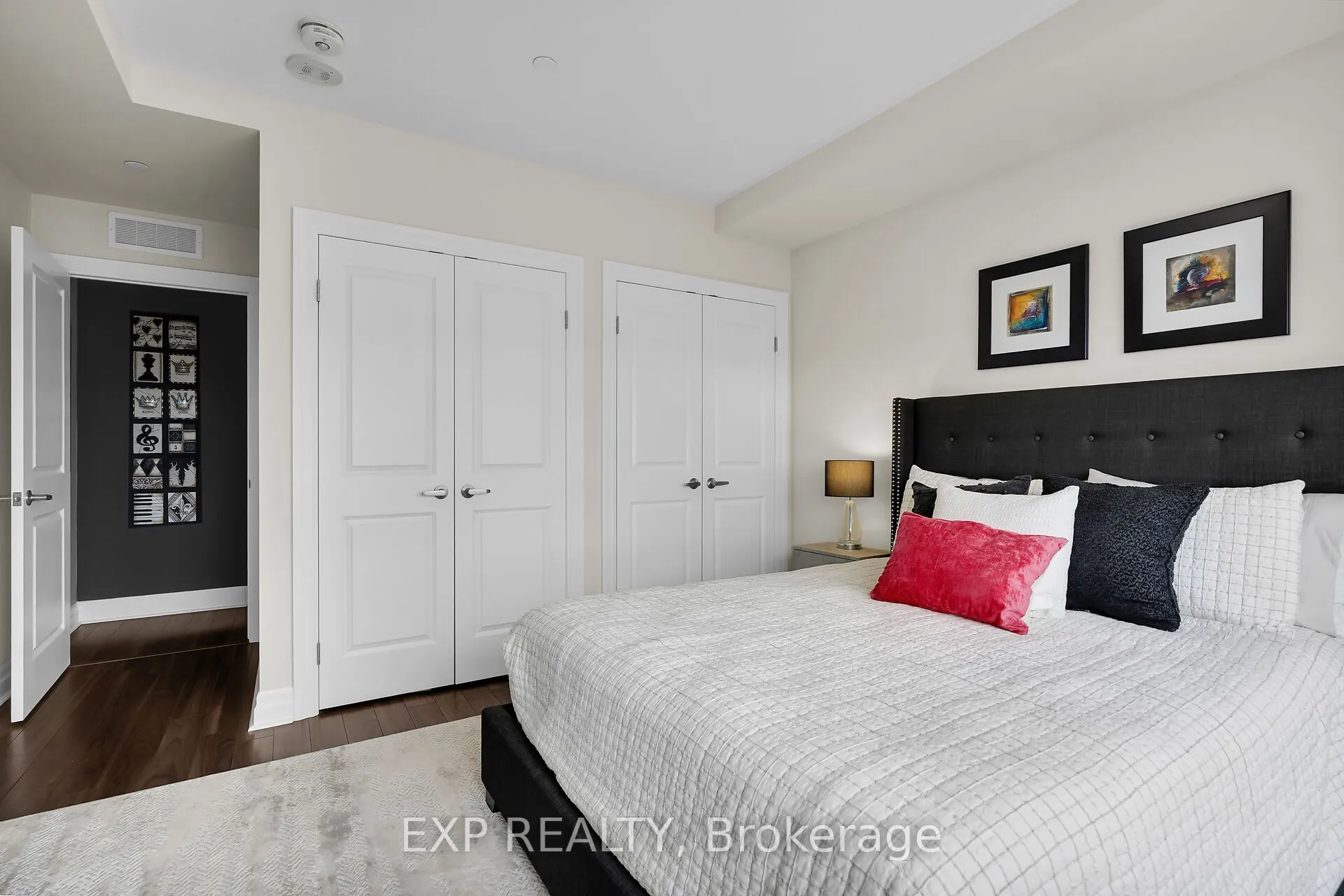 260 VILLAGEWALK Boulevard, #709