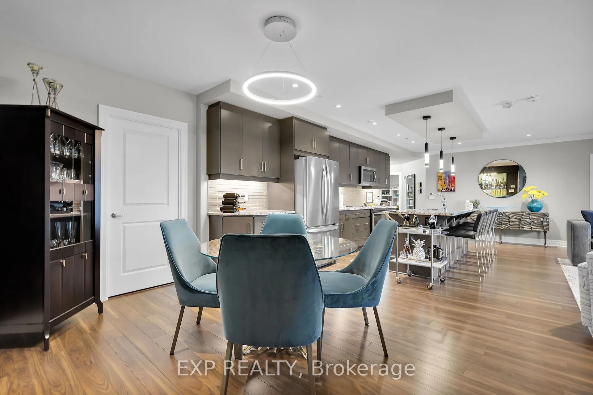 260 VILLAGEWALK Boulevard, #709