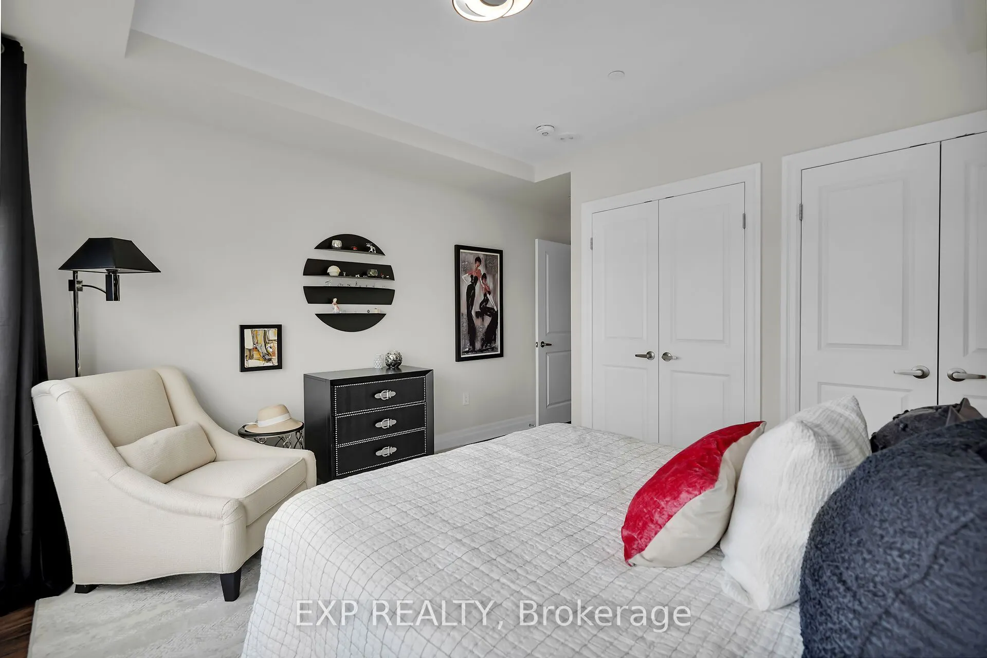 260 VILLAGEWALK Boulevard, #709