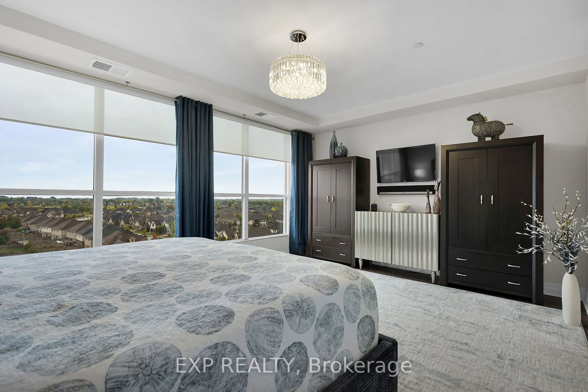 260 VILLAGEWALK Boulevard, #709
