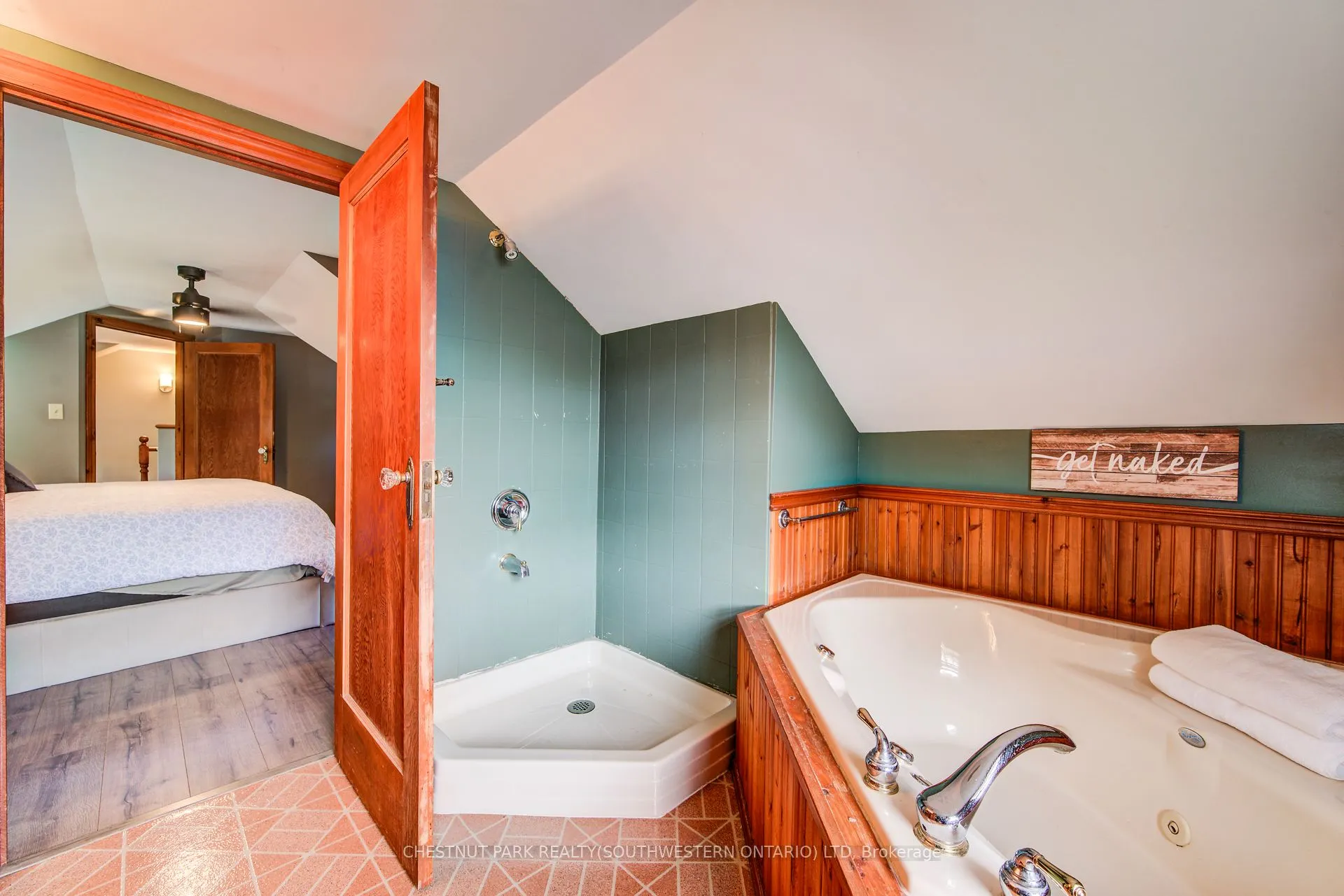 1105 Queen's Bush Road