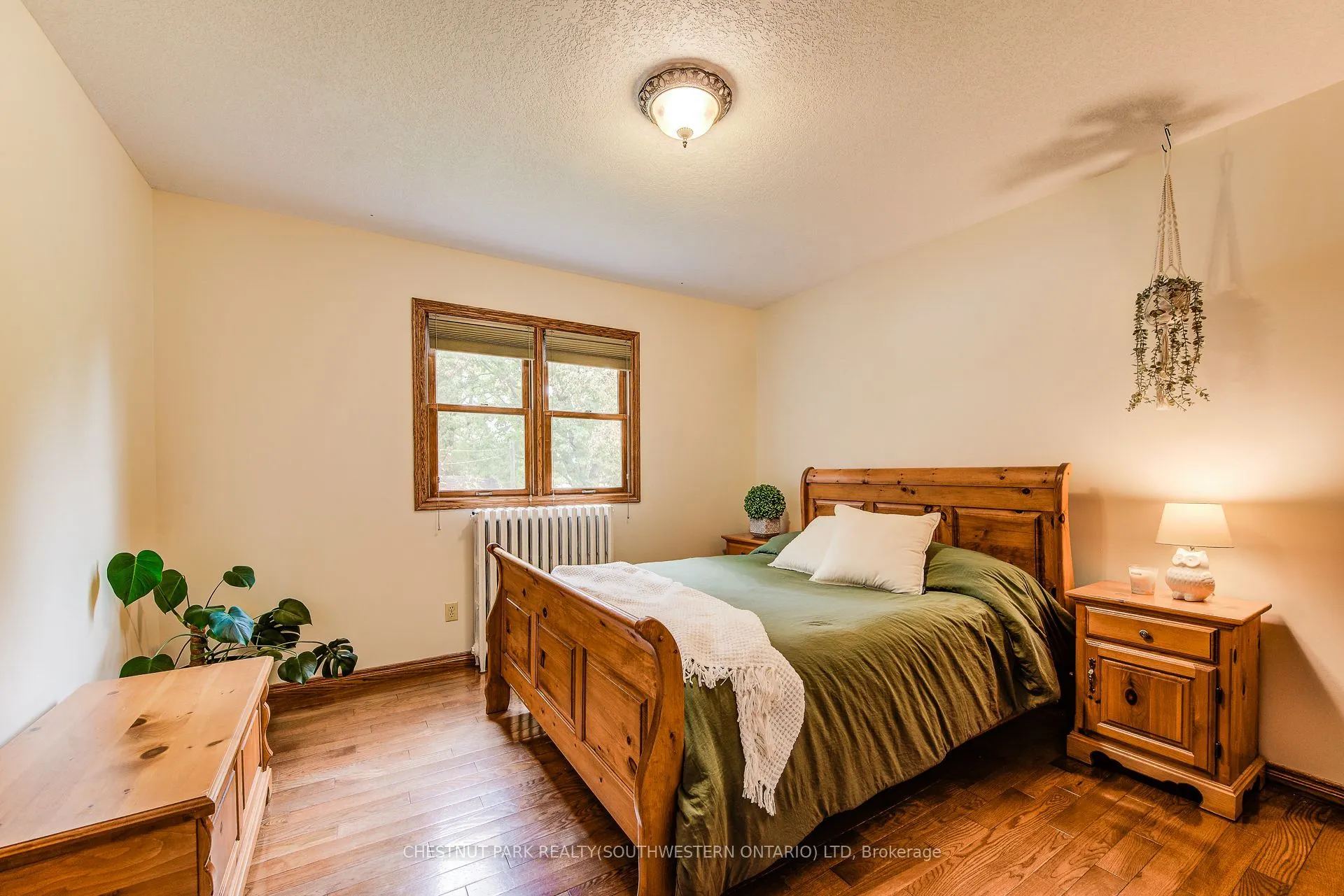 1105 Queen's Bush Road