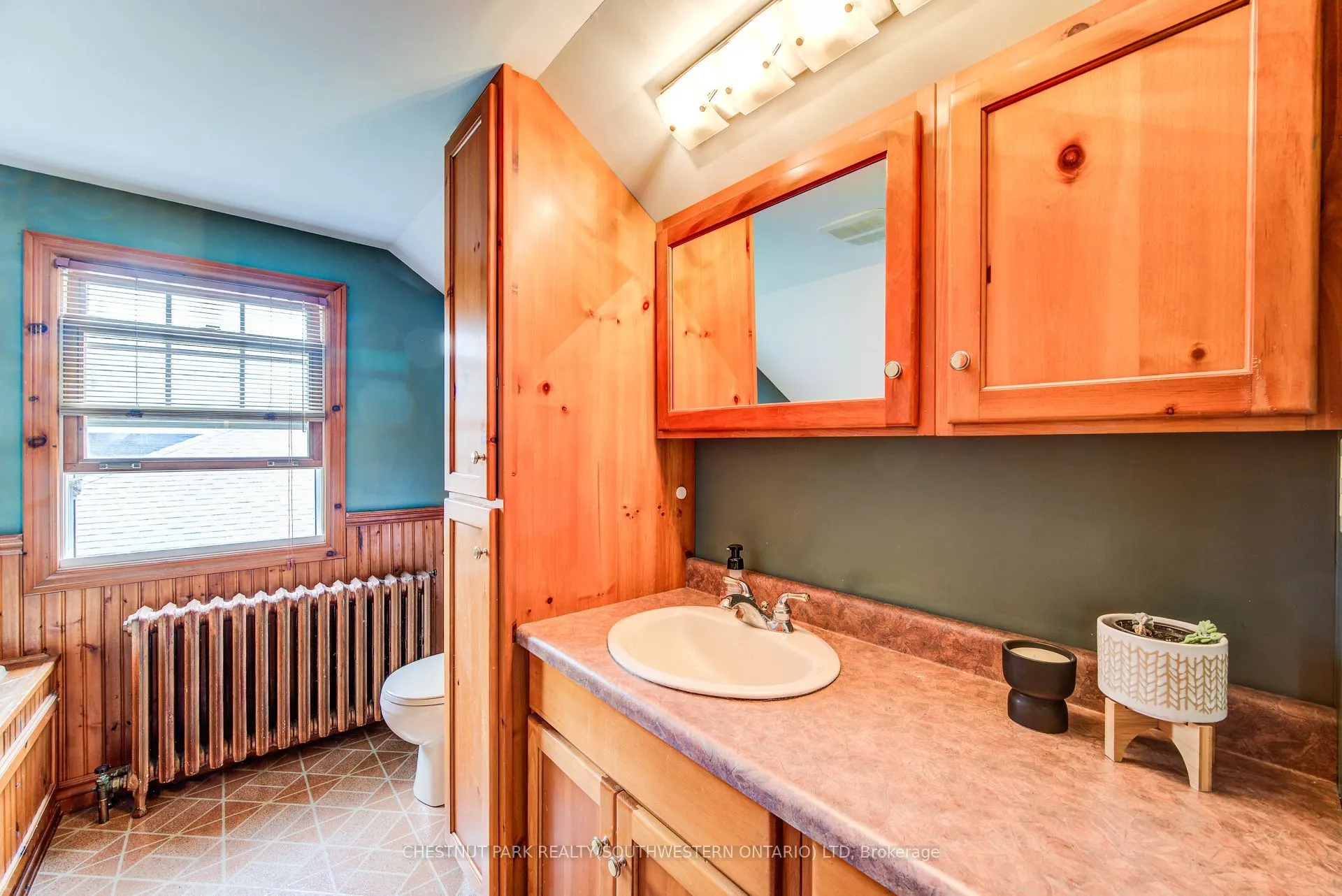 1105 Queen's Bush Road