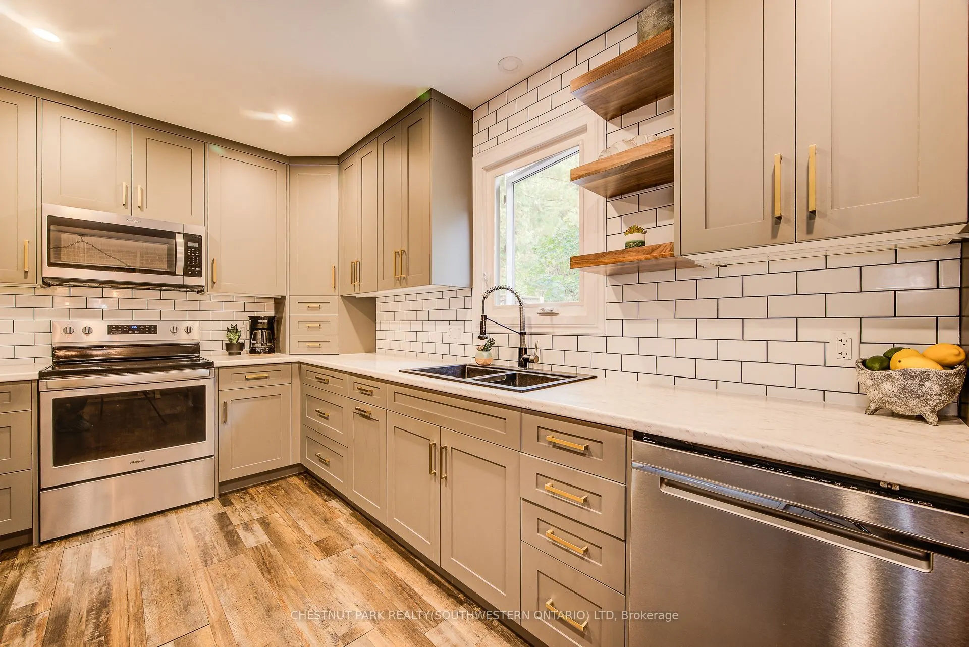 1105 Queen's Bush Road