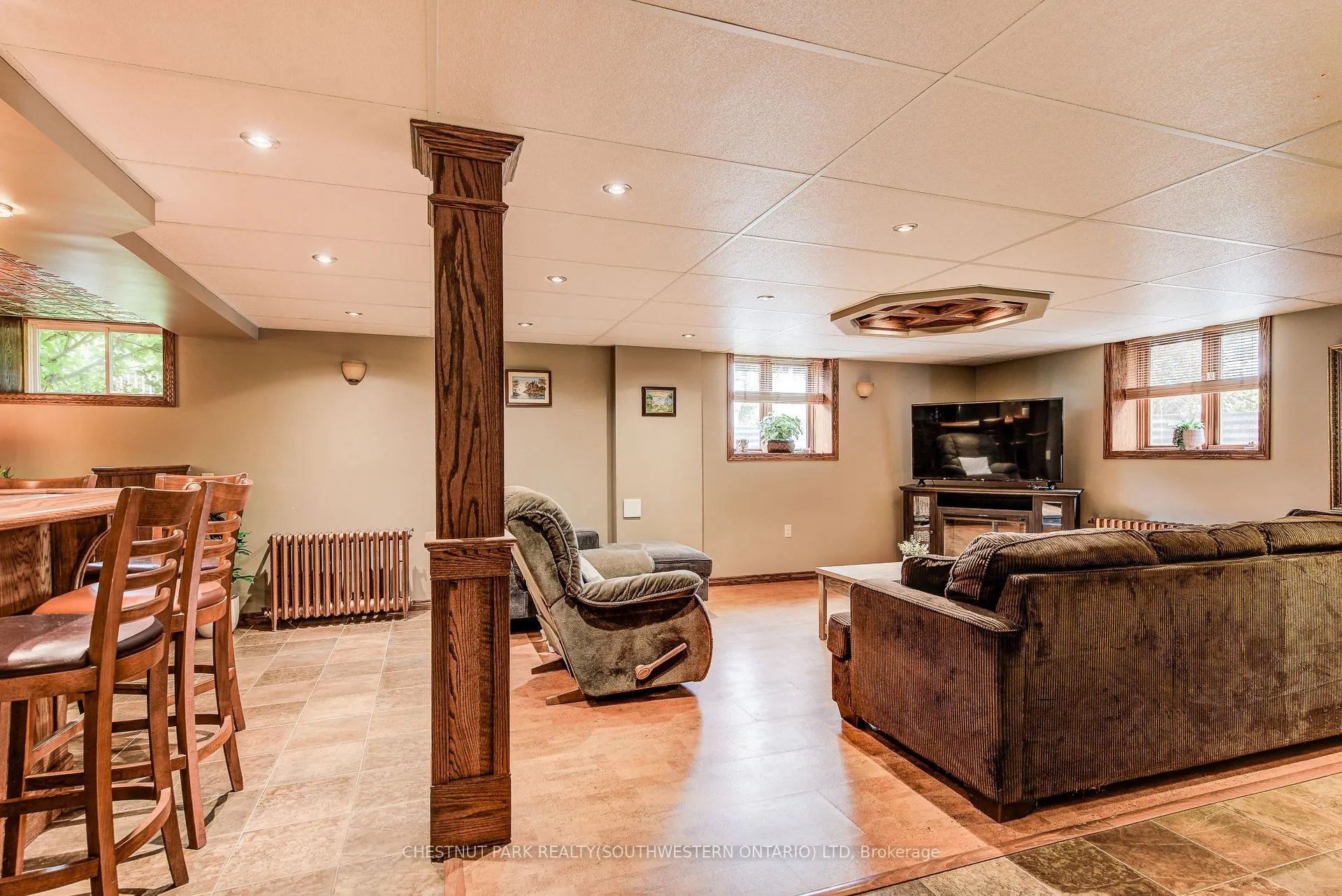 1105 Queen's Bush Road