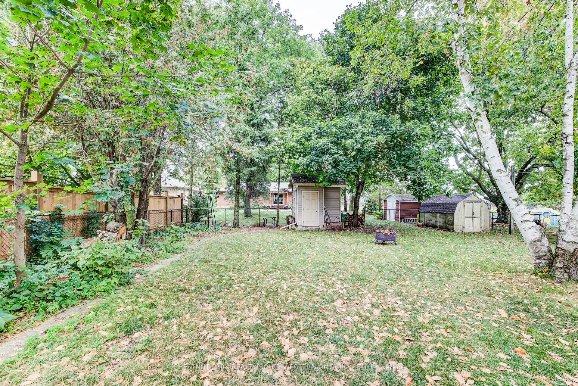 1105 Queen's Bush Road