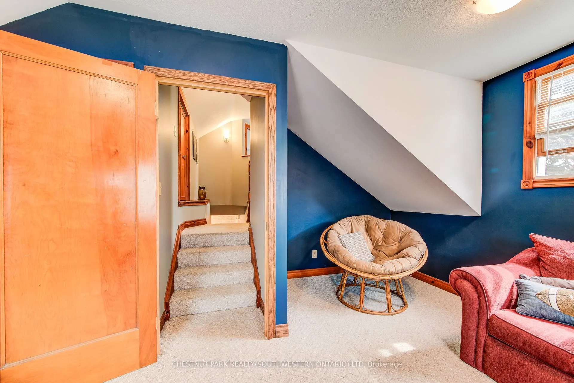 1105 Queen's Bush Road